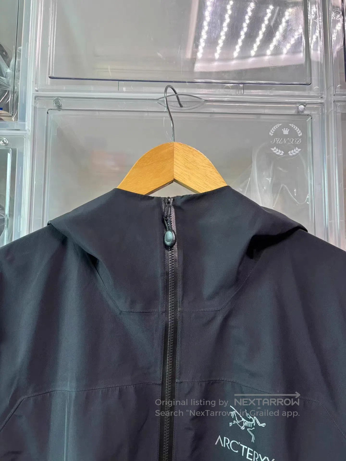 Arc'teryx Black Hooded Light Jacket Size L. Size US L / EU 52-54 / 3 - 2 Thumbnail