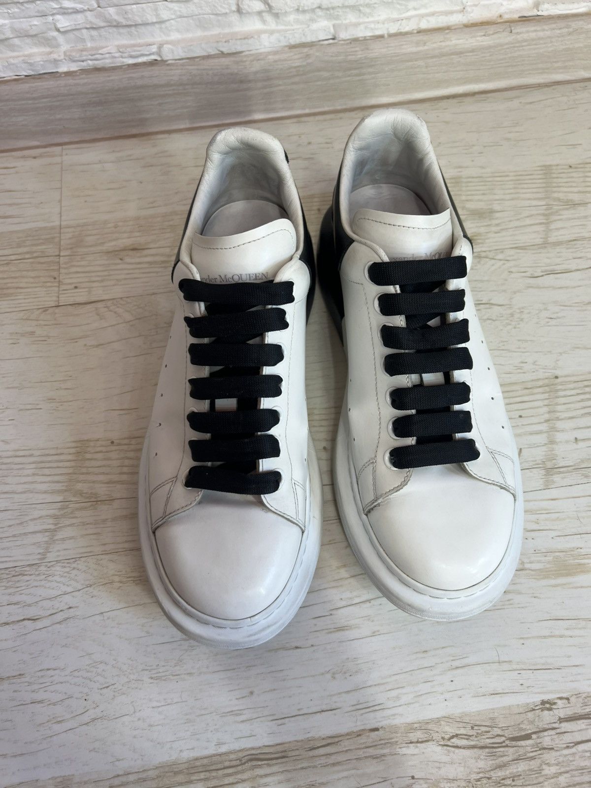 Alexander McQueen Alexander McQueen Oversized Leather Sneakers Size 42 Size US 9 / EU 42 - 3 Thumbnail