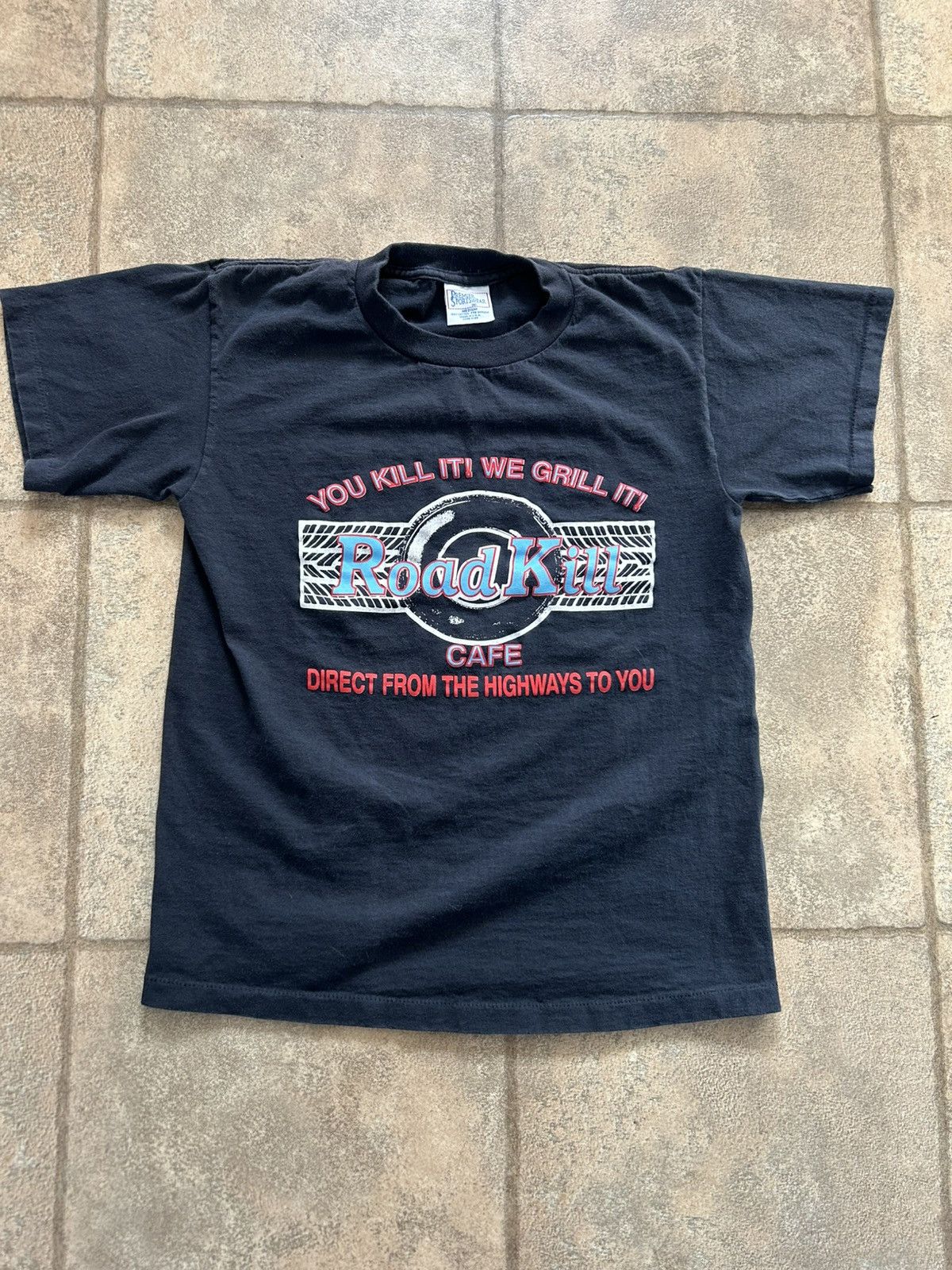 Vintage Vintage 1990s Alaskan Road Kill Cafe parody tshirt Size US M / EU 48-50 / 2 - 2 Thumbnail