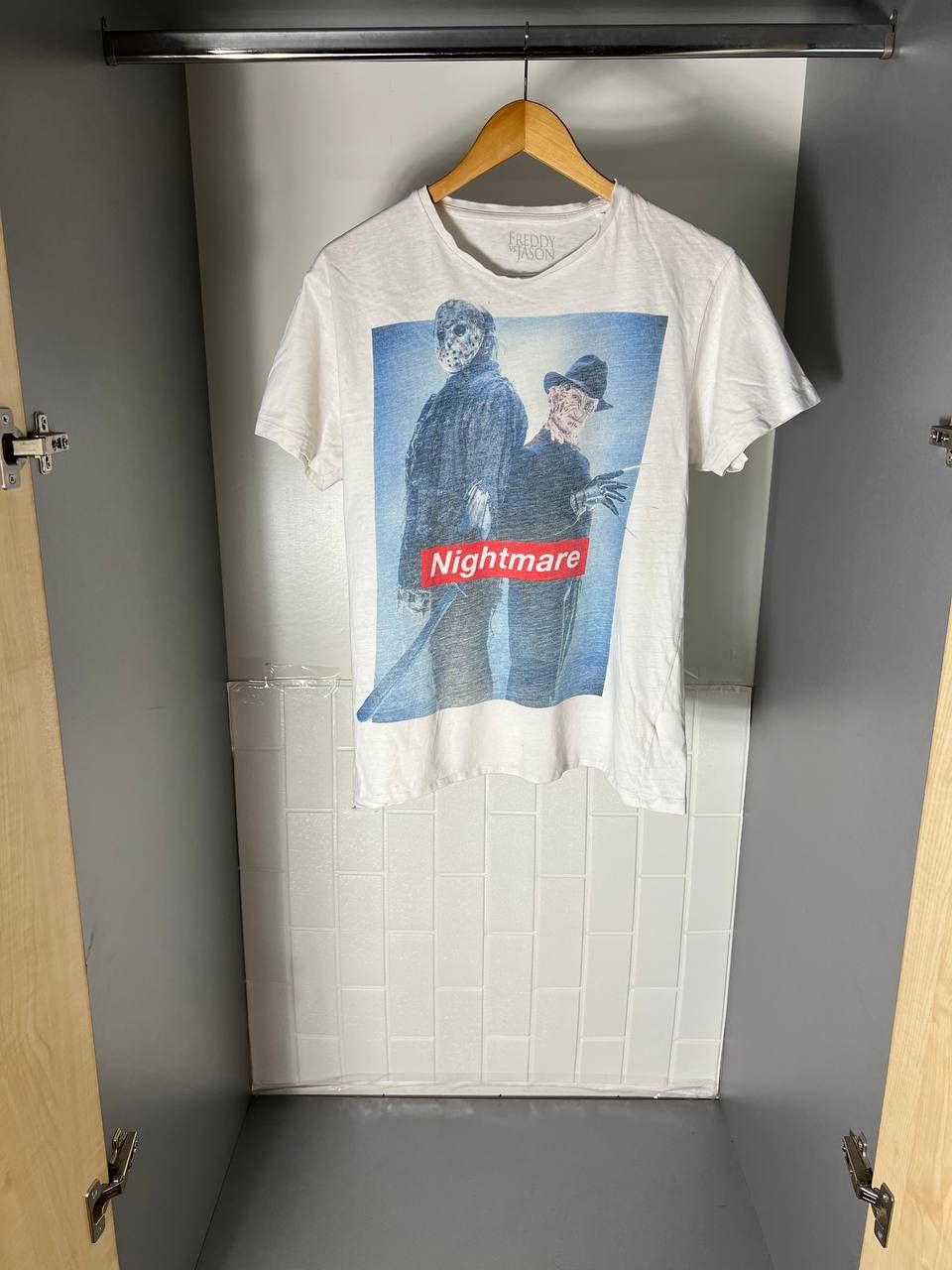 Cartoon Network VINTAGE FREDDY & JASON MOVIE T-SHIRT RETRO Y2K 90s Size US L / EU 52-54 / 3 - 1 Thumbnail