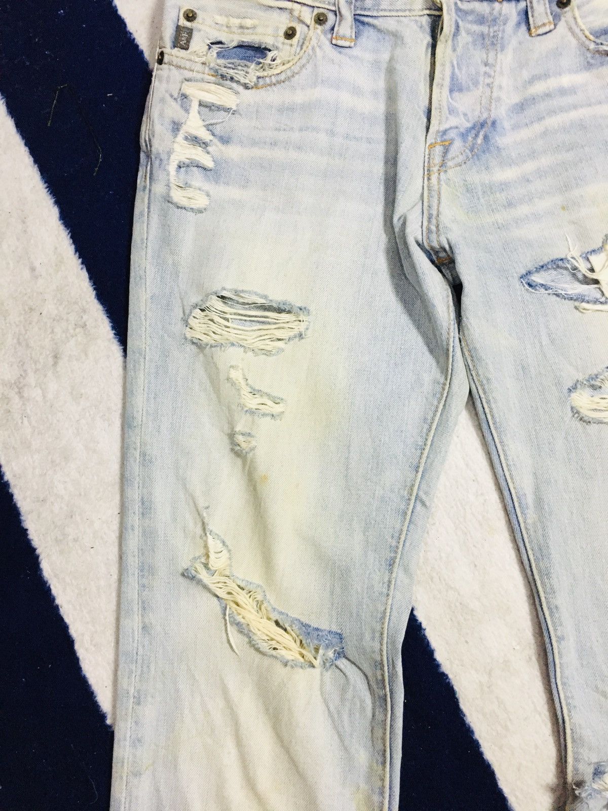 Abercrombie & Fitch Abercrombie & Fitch Distressed Jeans (16) Size US 30 / EU 46 - 15 Thumbnail
