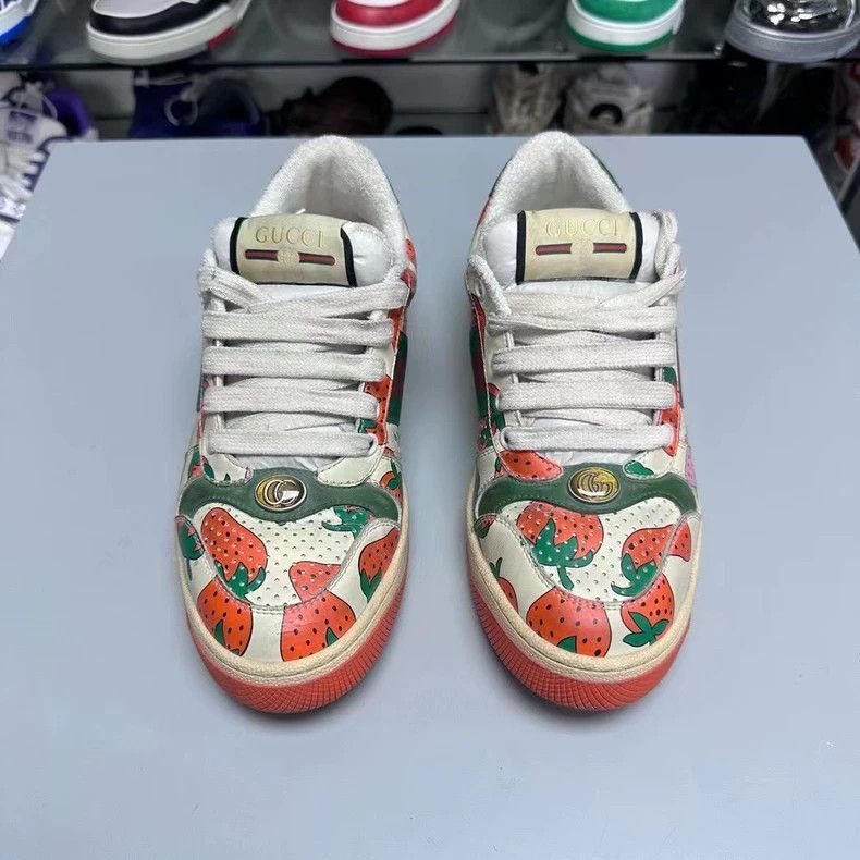 Gucci GUCCI Strawberry Print Sneakers Size 37-2505 Size US 7 / IT 37 - 6 Thumbnail