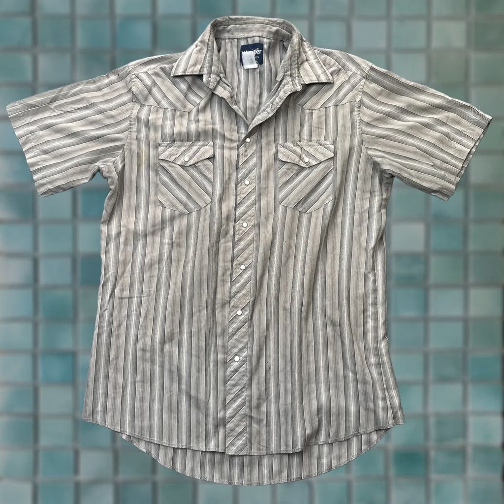 Wrangler VINTAGE Wrangler Shirt Mens L Gray Western Striped Ranchwear Pearl Snap Up Shirt Short Sleeve Collared Vintage Western Theme Mens Size US L / EU 52-54 / 3 - 1 Thumbnail