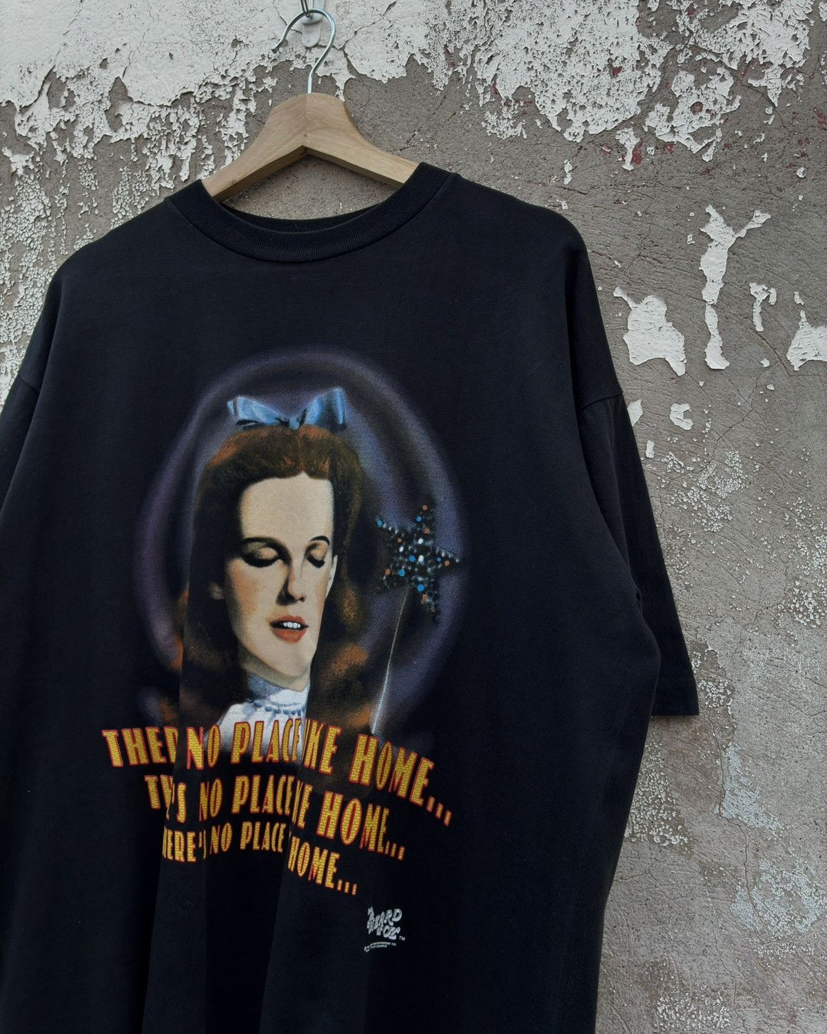 Vintage Vintage 1995 The Wizard of Oz Dorothy Stanley Desantis Tee Size US L / EU 52-54 / 3 - 3 Thumbnail