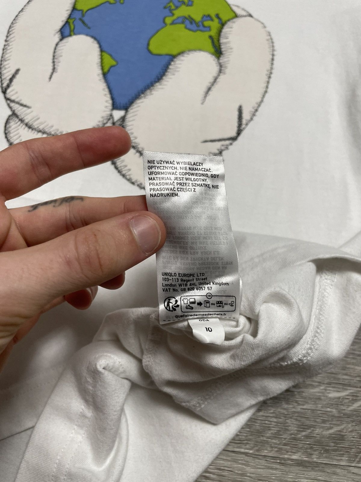 Kaws × Uniqlo Kaws x Uniqlo Peace For All T-Shirt Size US M / EU 48-50 / 2 - 9 Thumbnail
