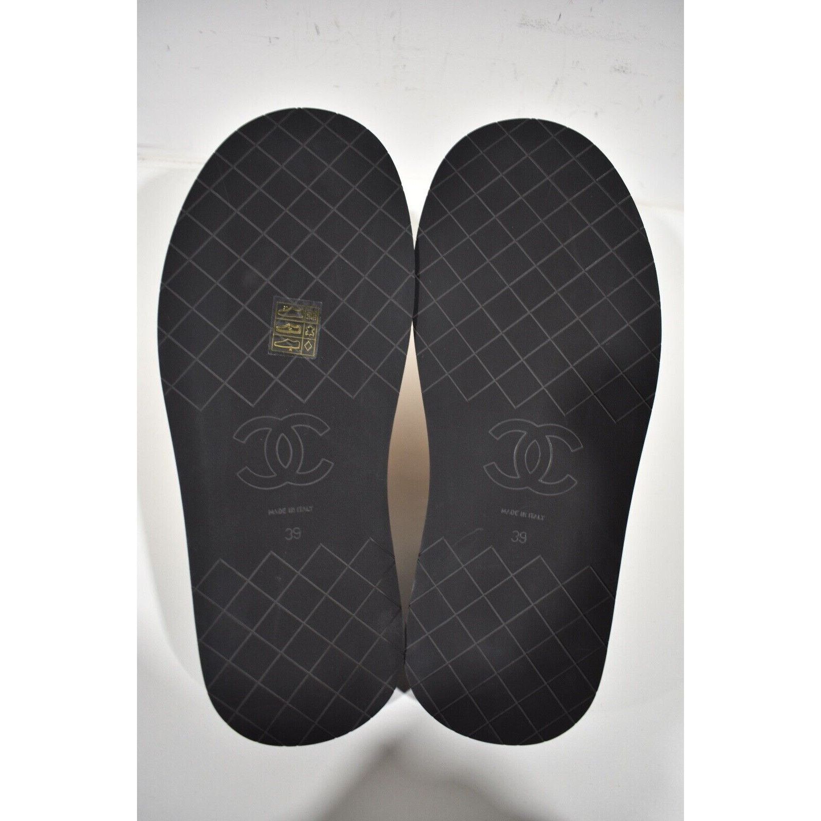 Chanel Chanel Beige Black Fabric Criss Cross Puffy CC Logo Slide Size US 9 / IT 39 - 12 Thumbnail