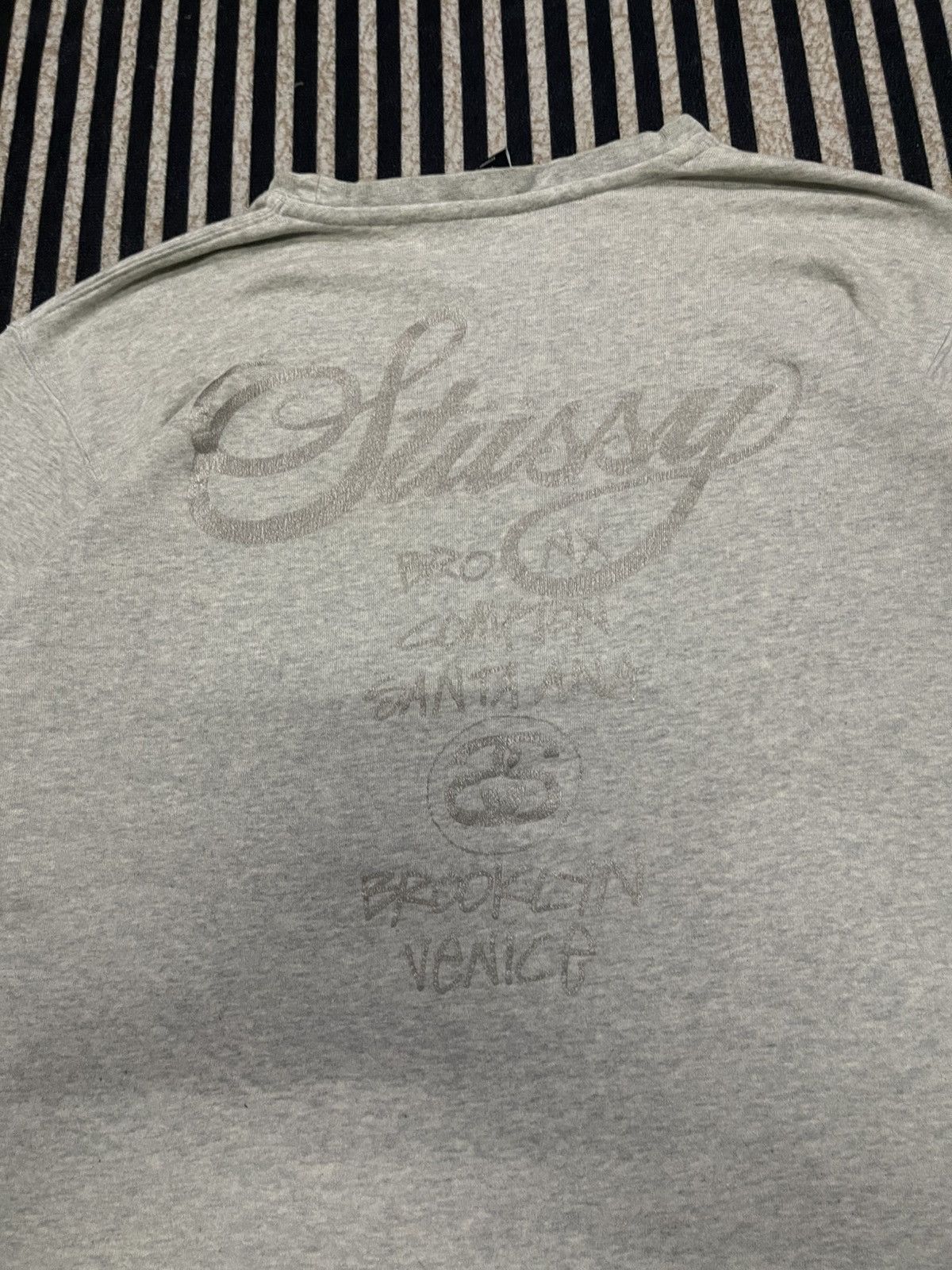 Stussy Y2K STUSSY WORLDTOUR SWEATSHIRT GOLDPRINT Size US XL / EU 56 / 4 - 20 Thumbnail