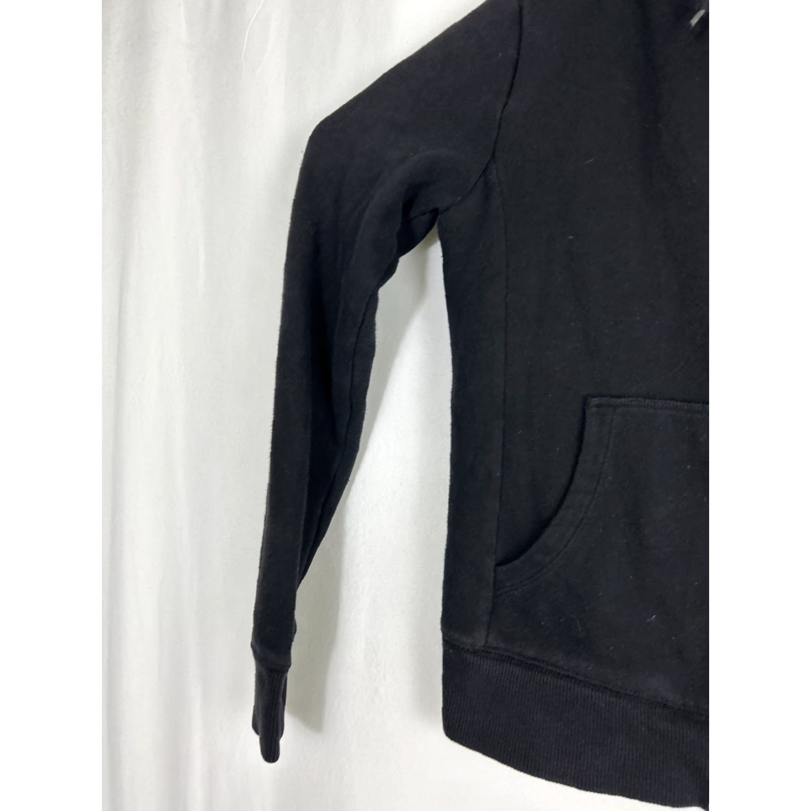 Uniqlo Uniqlo Womens XS Full Zip Hoodie Black Fuzzy Line Polyester Spandex Size XS / US 0-2 / IT 36-38 - 2 Thumbnail