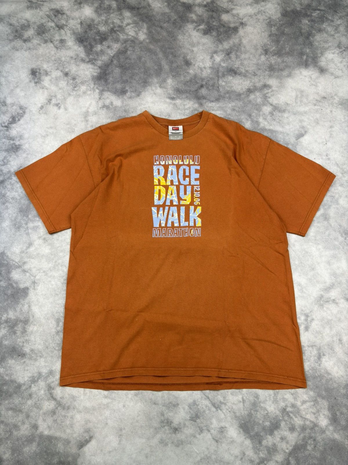 Nike × Vintage 00s Nike Honolulu Marathon Vintage Y2K Oversized Tee T-Shirt Size US XL / EU 56 / 4 - 1 Thumbnail