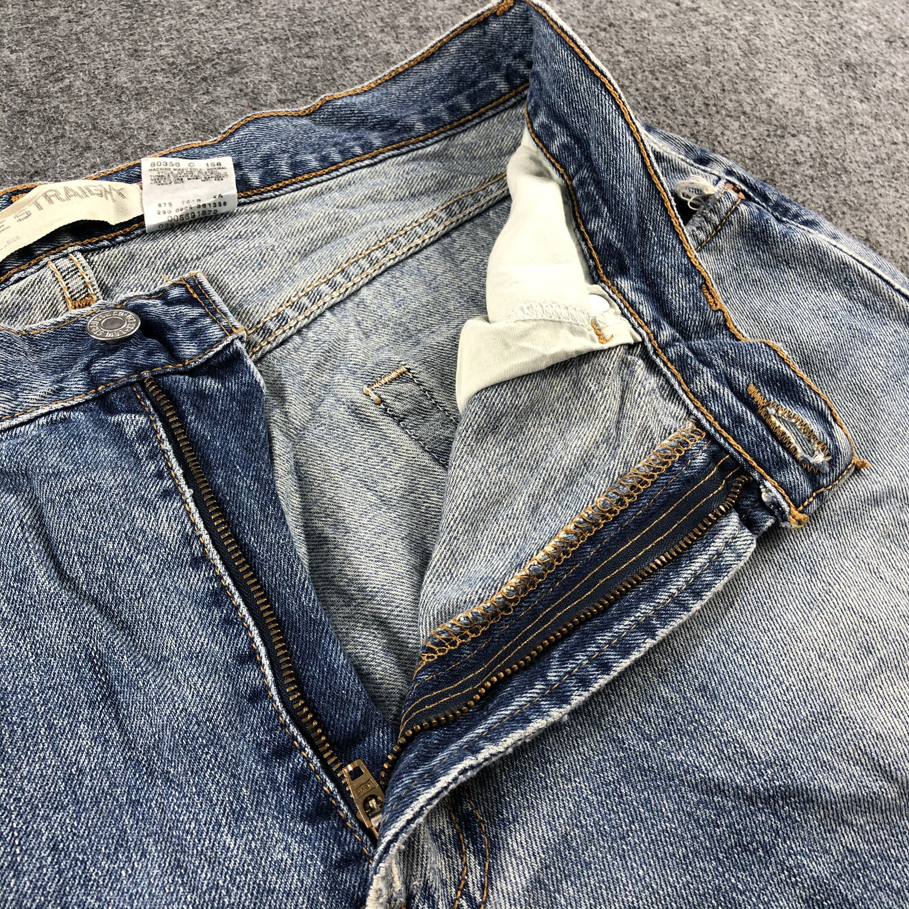 Levi's Vintage Blue Wash Levis 569 Jeans-J2470 Size US 35 - 12 Thumbnail