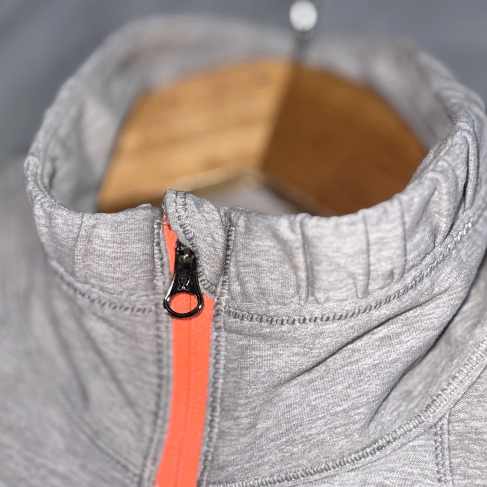 Lululemon Lululemon Jacket Womens 8 Gray 1/2 Zip Thumbholes Reflective Running Athletic Shirt Size M / US 6-8 / IT 42-44 - 4 Thumbnail