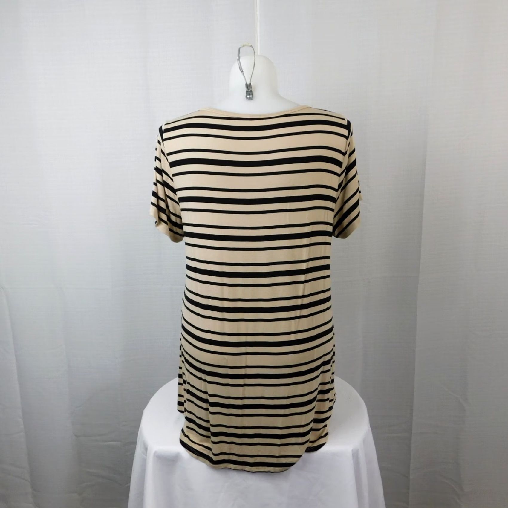 Vintage LuLaRoe Shirt Womens 2XL Black Short Sleeve Scoop Neck Striped Beige A173 Size XXL / US 16-18 / IT 52-54 - 3 Thumbnail