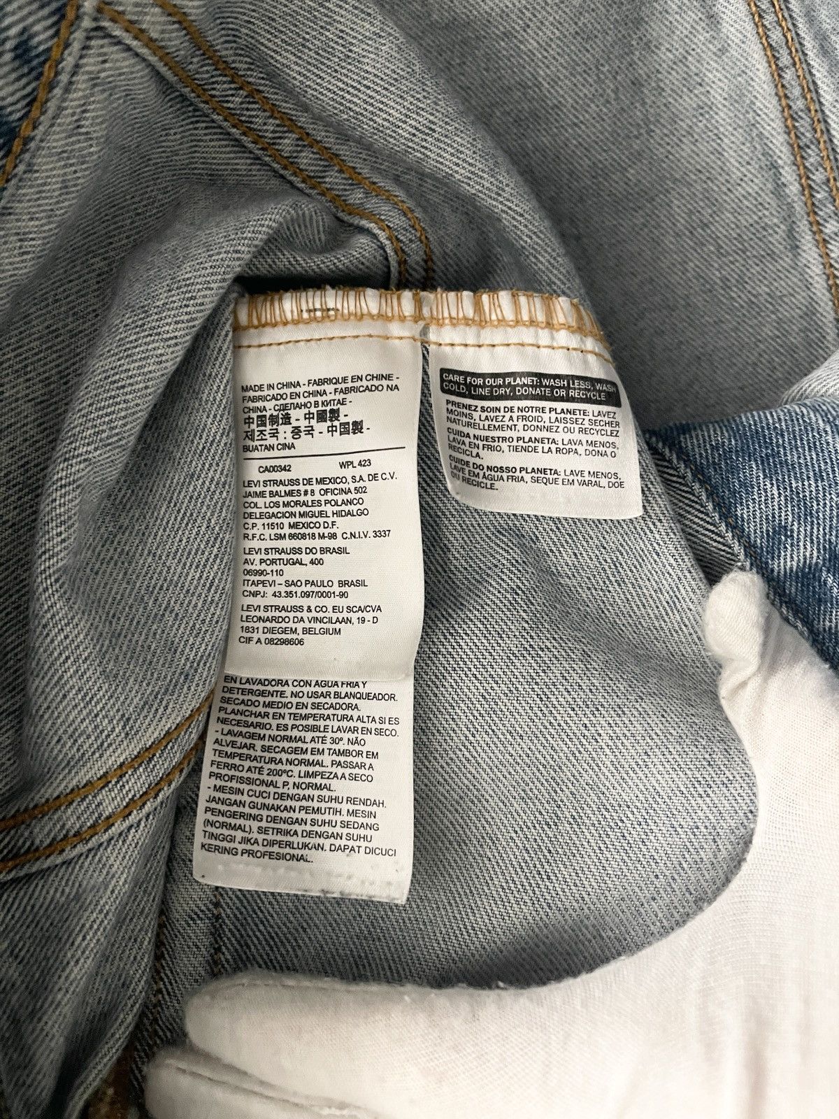 Levi's STEAL! 2000s Levi’s Classic Denim Jacket (M) Size US M / EU 48-50 / 2 - 6 Thumbnail