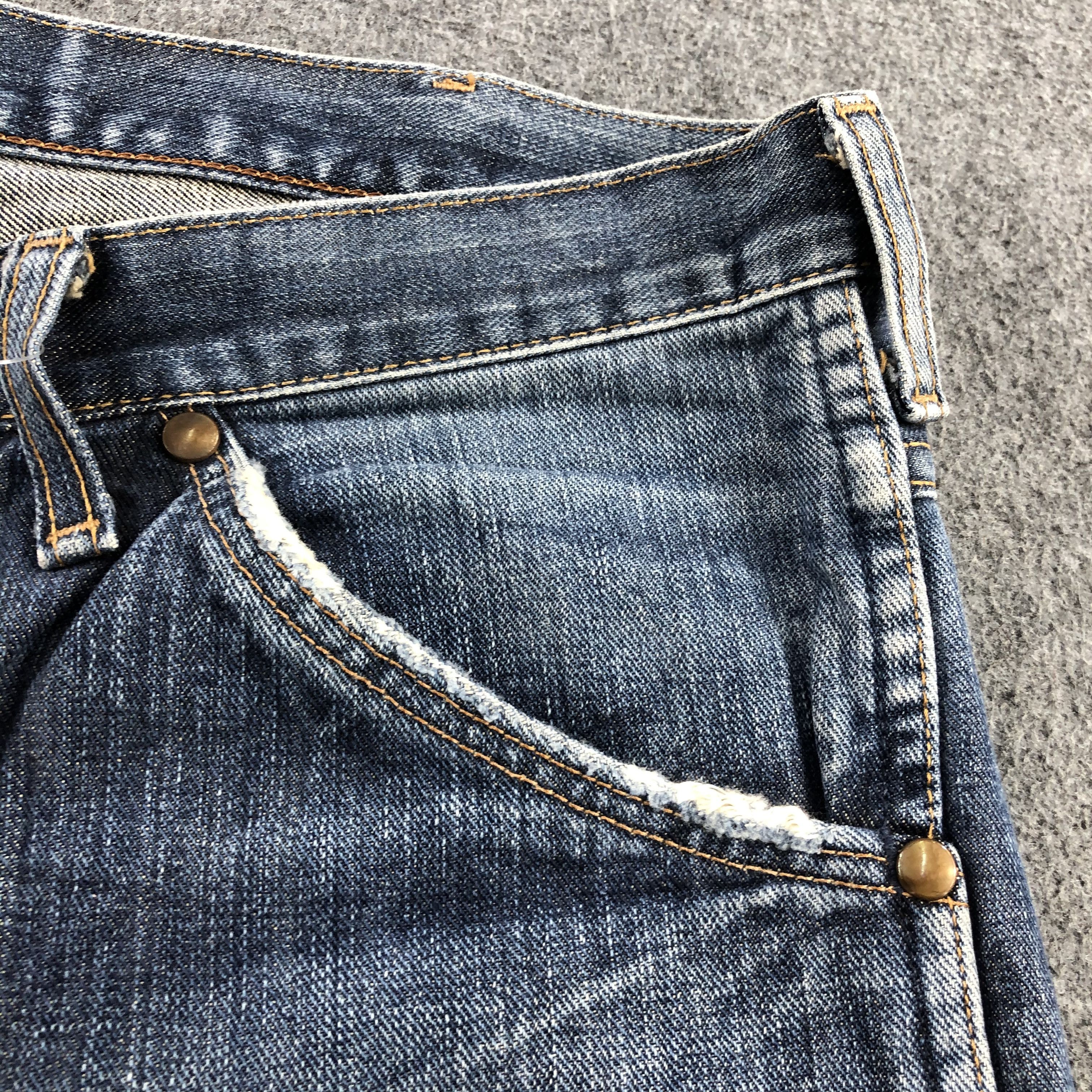 Vintage Vintage Blue Wash Wrangler Jeans-J1891 Size US 35 - 12 Thumbnail