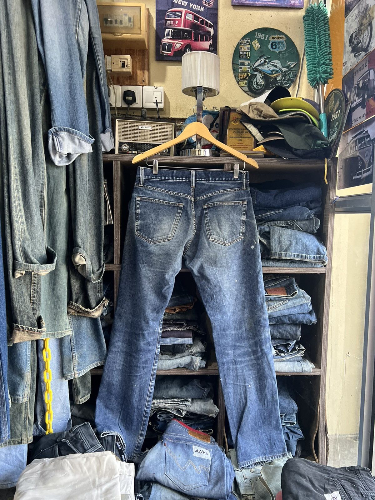 Uniqlo 🔥Uniqlo UJ Paint Splash Distressed Denim Size US 30 / EU 46 - 2 Thumbnail