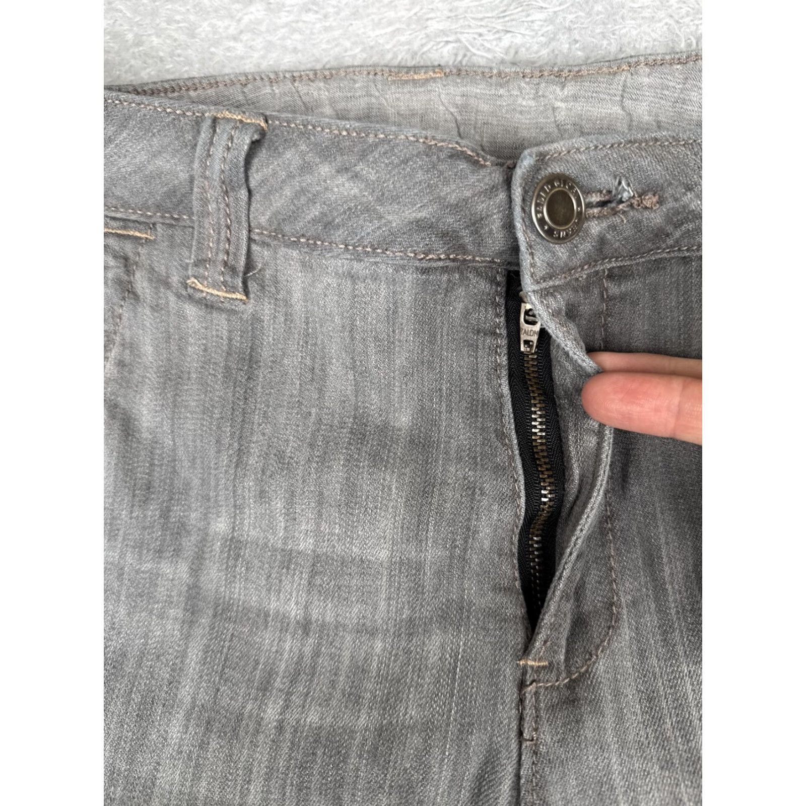 Faded Glory Faded Glory Jeans Capri Womens 30x22 Gray Med Wash Denim Regular Casual City 5-Pocket Womens Size 30" / US 8 / IT 44 - 5 Thumbnail