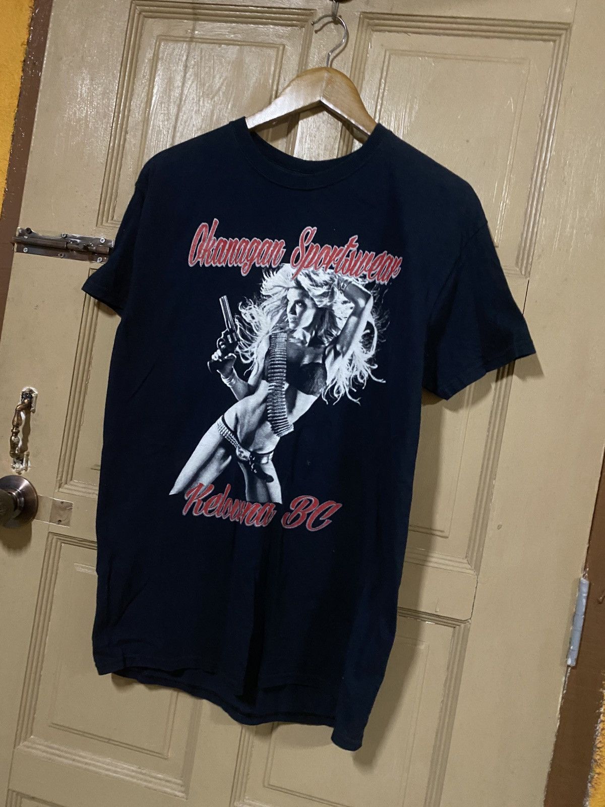 Vintage Vintage Okanagan Sportwear Kelowna BC Gun Girl Graphic Tee Size US M / EU 48-50 / 2 - 4 Thumbnail