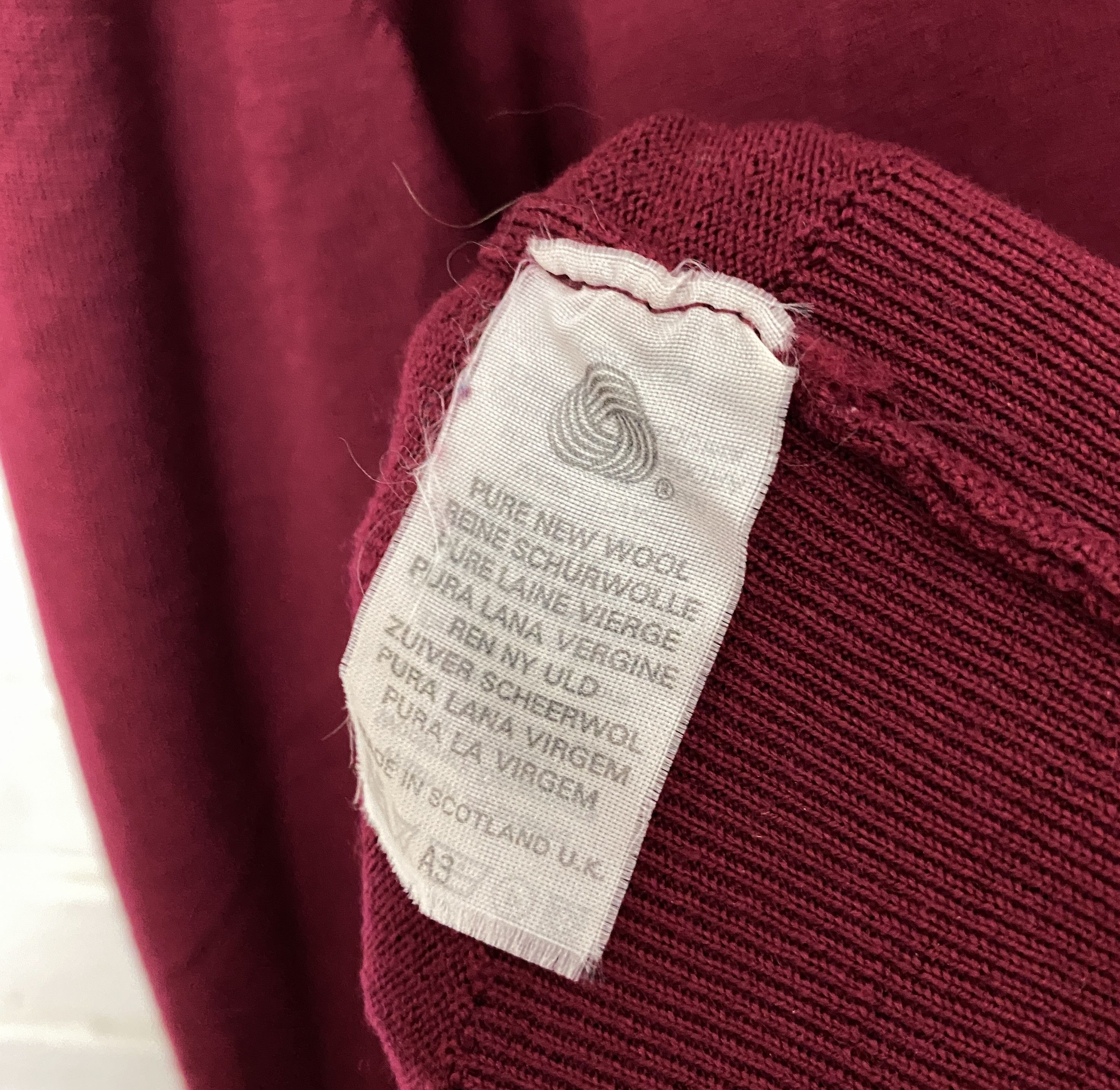 Burberry Burberrys Burberry Wool Sweater V-Neck Pullover Size 46" Size US XL / EU 56 / 4 - 5 Thumbnail