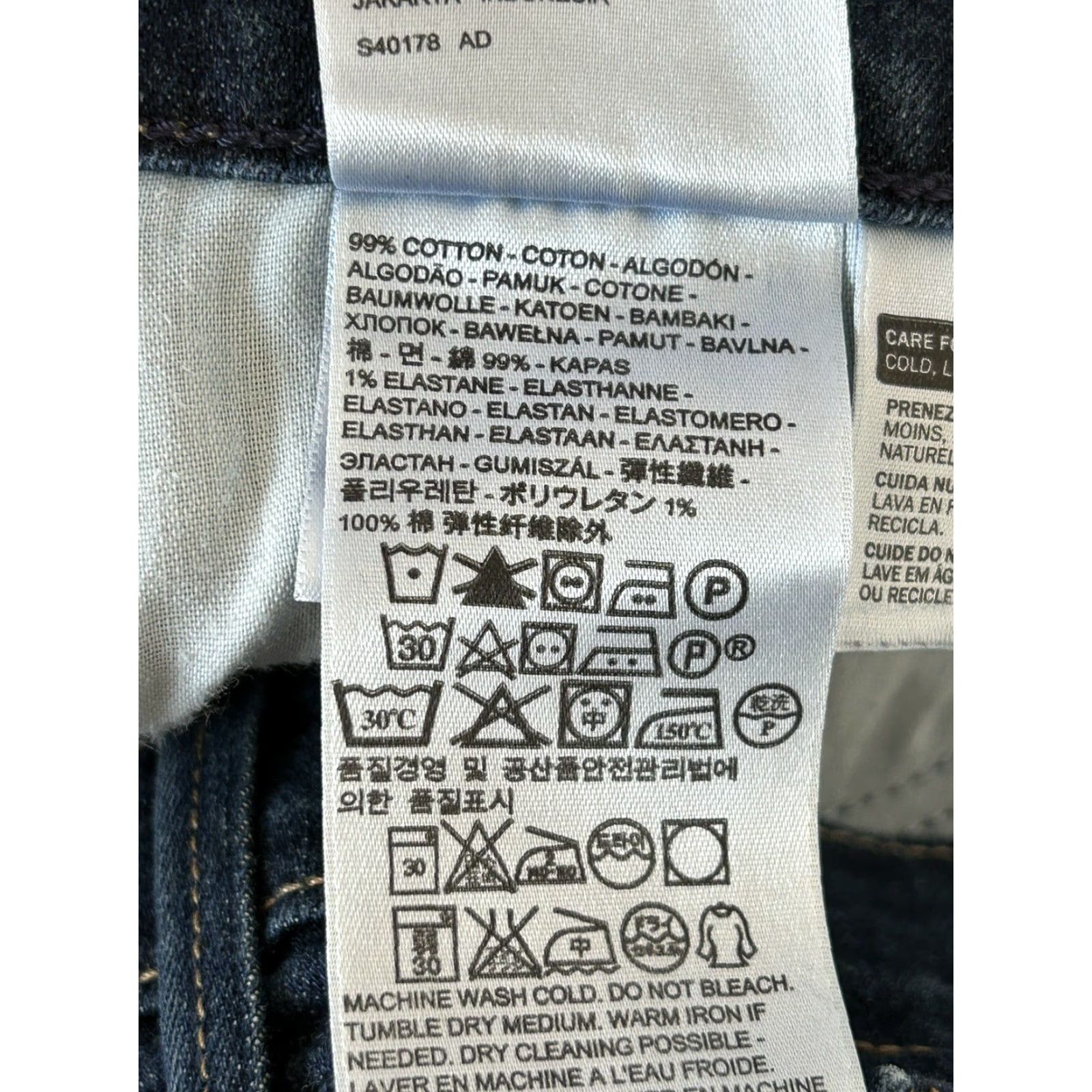 Levi's Levi's Denim Jean Shorts Womens Blue Mid Rise 33 Cuffed Button Flat Front Pockets Logo Vintage? (no N/A) Size 24" / US 00 / IT 34 - 5 Thumbnail