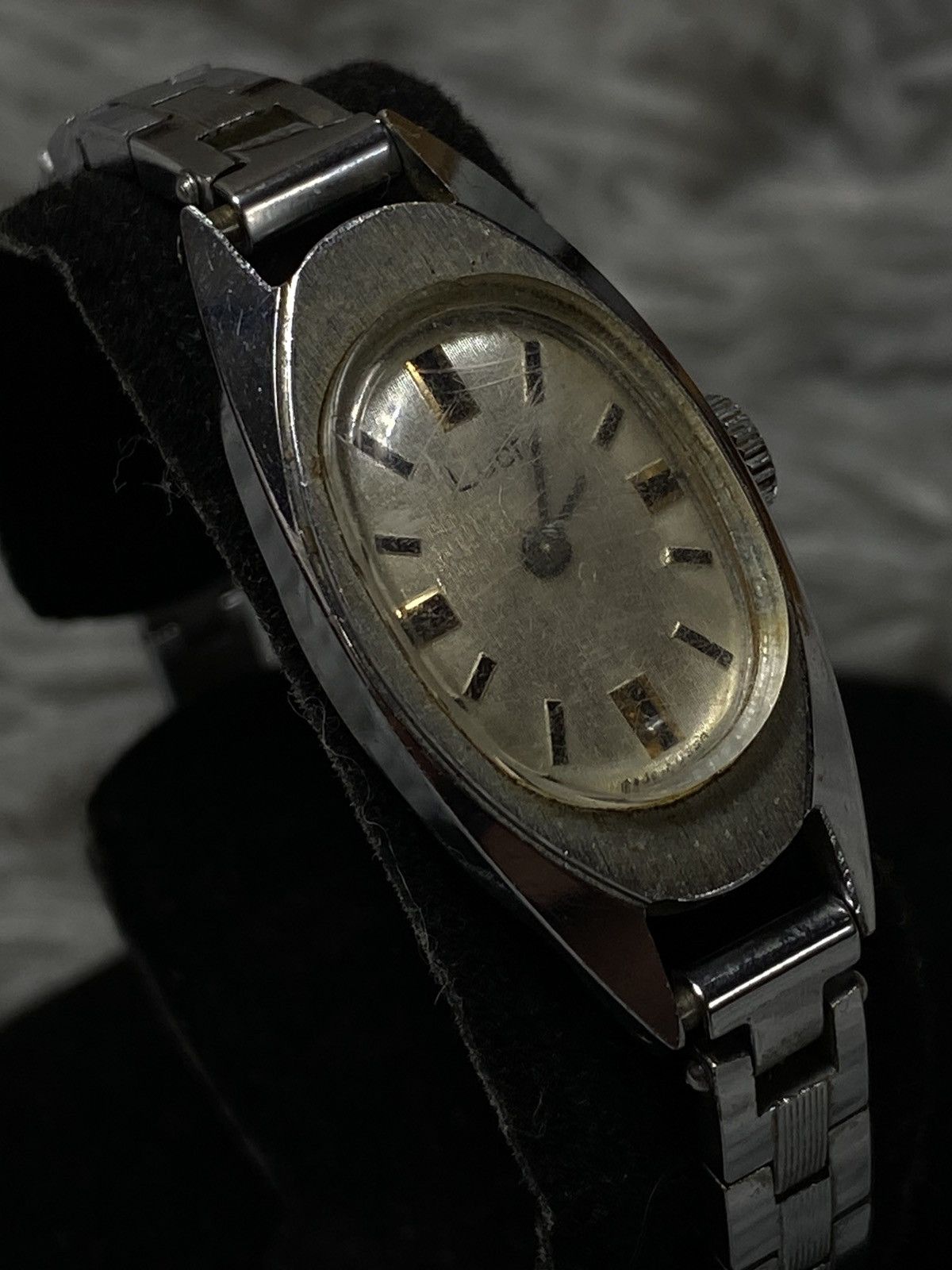 Vintage Vintage Luch Mechanical Watch Slim Design | Japanese Brand Size ONE SIZE - 3 Thumbnail