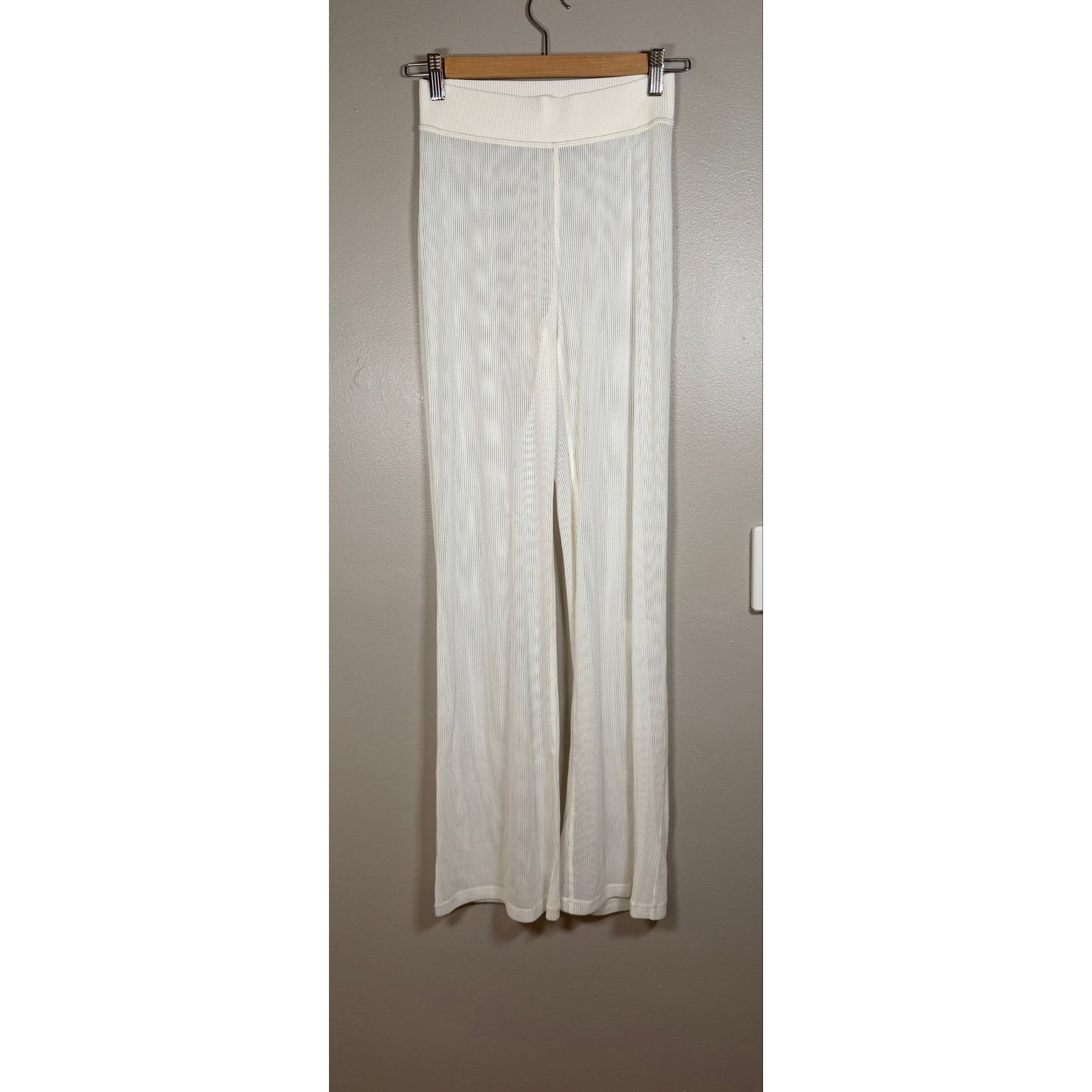 Alo Yoga NWOT Alo Yoga Striped Mesh Tropical Nights Flare Pant size S Size 27" / US 4 / IT 40 - 4 Thumbnail