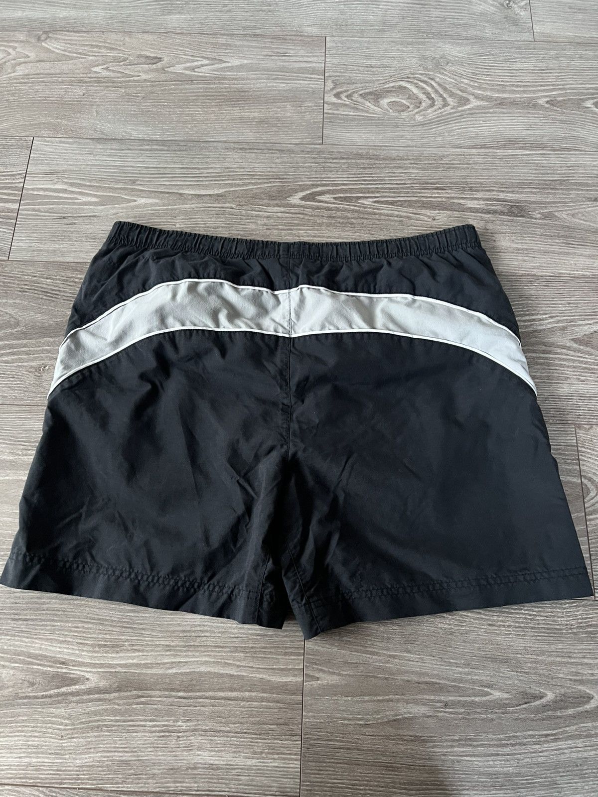 Nike × Vintage ‼️Vintage Nike Nylon Knited Swoosh Logo Shorts ‼️ Size US 36 / EU 52 - 17 Thumbnail