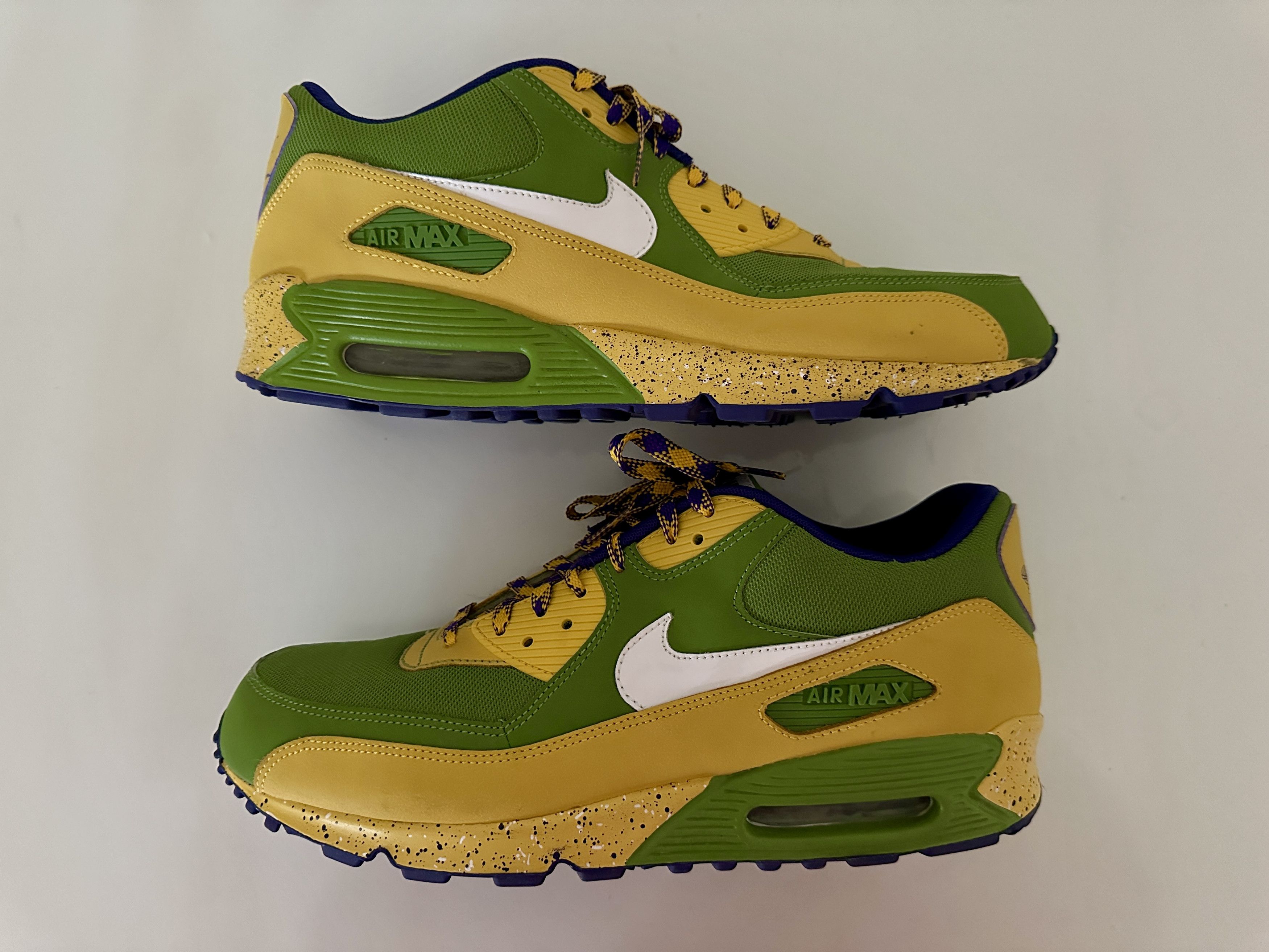 NEW Nike Air Max 90 Running Man Chlorophyll SZ