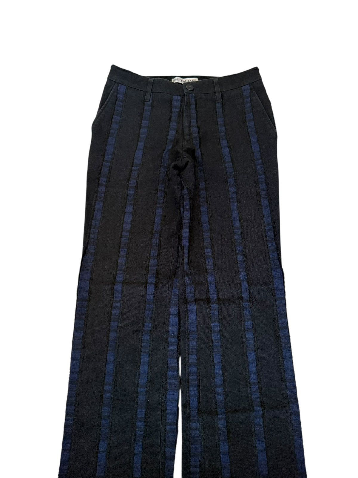Issey Miyake F/W 2017 ISSEY MIYAKE VERTICAL STRIPES SLIGHTLY FLARED PANTS Size 27" / US 4 / IT 40 - 2 Thumbnail