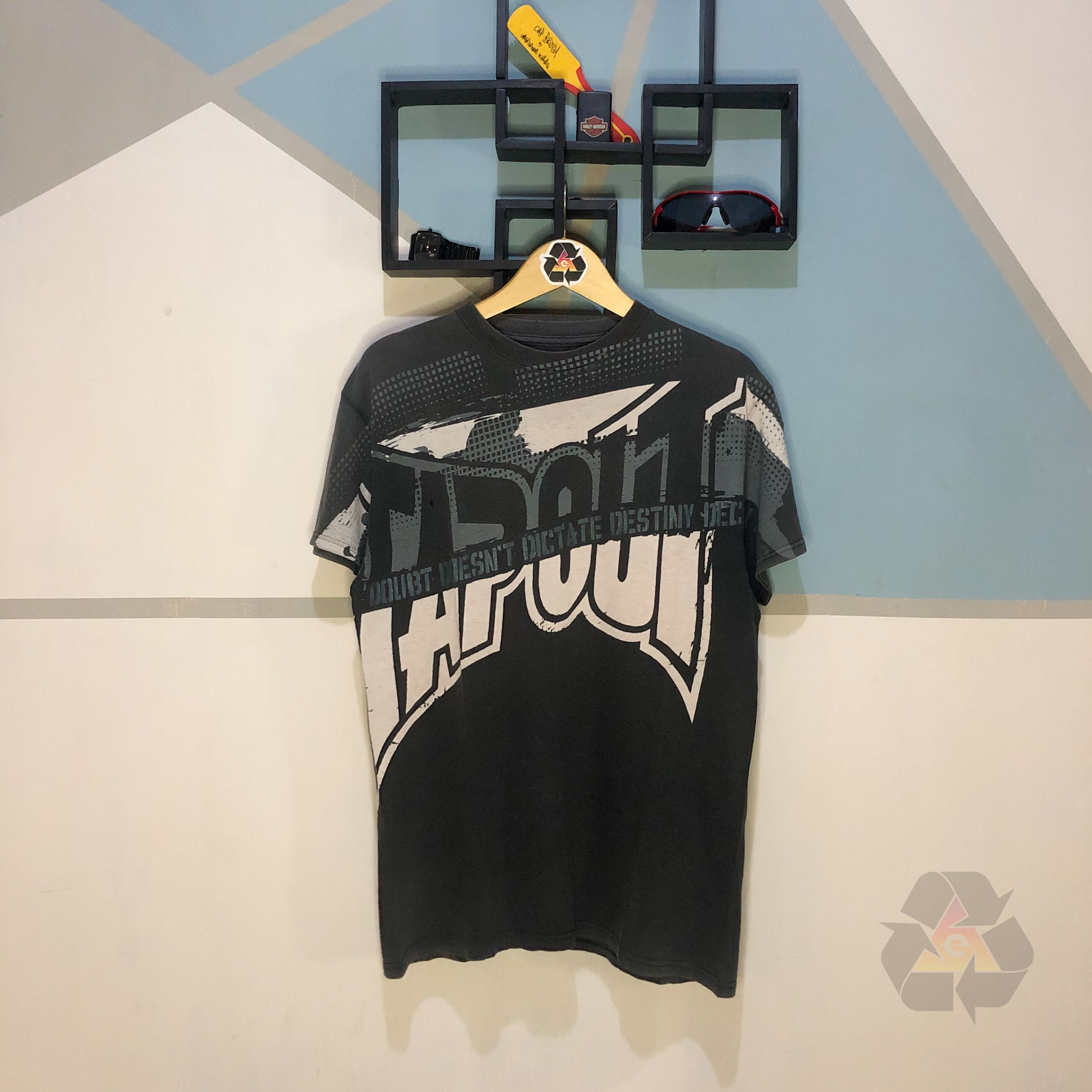 Tapout Vintage Tapout Big Logo T-Shirt – Y2K MMA Streetwear Size US L / EU 52-54 / 3 - 2 Thumbnail