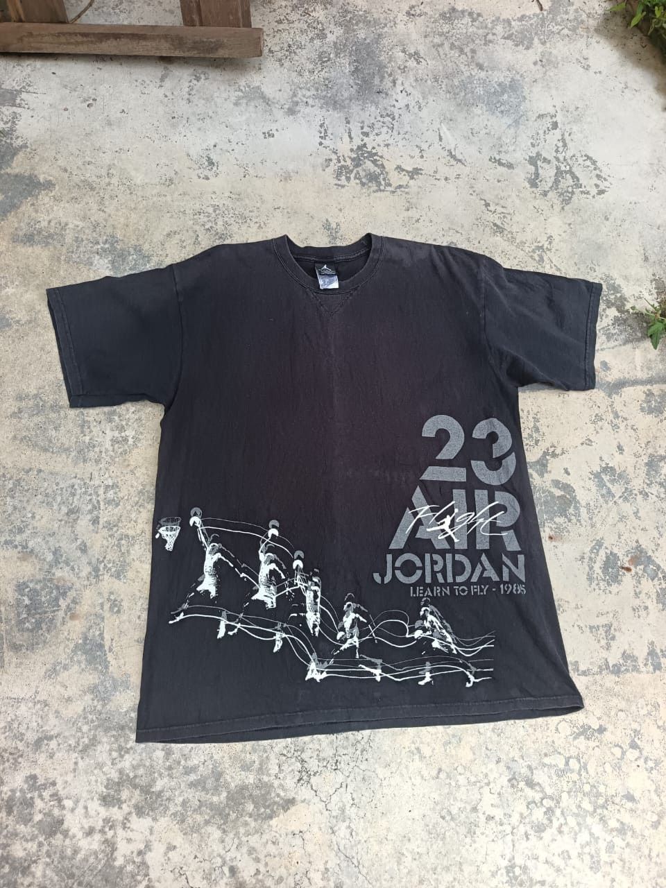 Jordan Brand Vintage y2k air Jordan tshirt Size US L / EU 52-54 / 3 - 1 Thumbnail