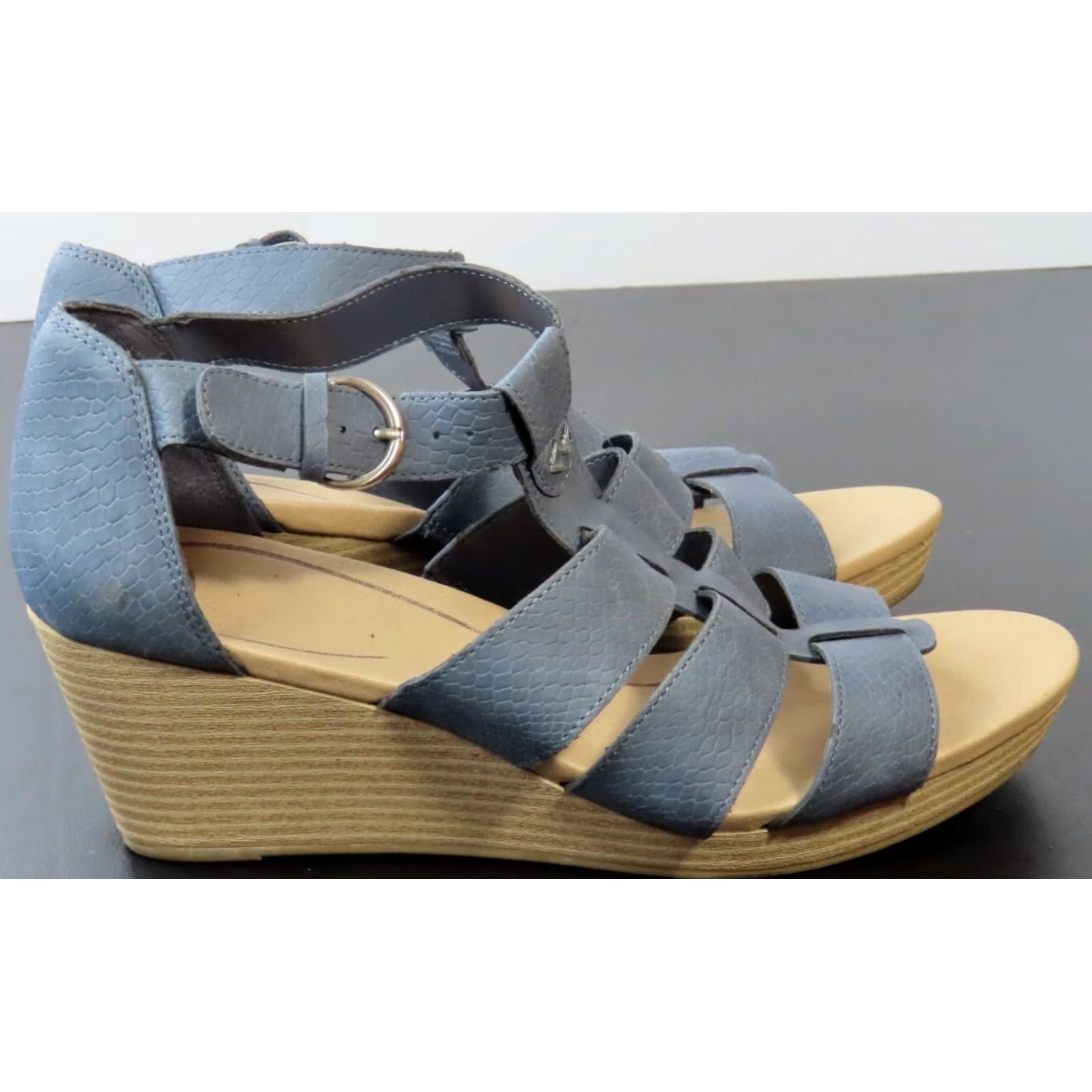 Vintage Dr. Scholl's Women's Sandals Wedge Strappy Blue Faux Leather Breathable Eyelet Buckle Casual Modern 10 M EU40 UK8 AU9 Size US 10 / IT 40 - 3 Thumbnail