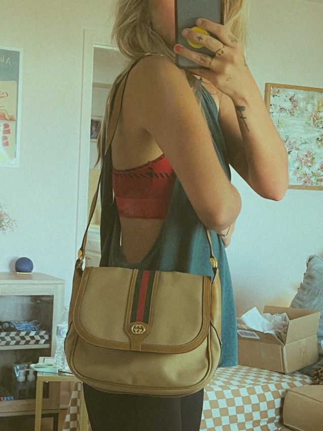 Gucci Gucci Vintage Tan and Brown Shoulder Bag Timeless Rare Size ONE SIZE - 19 Thumbnail