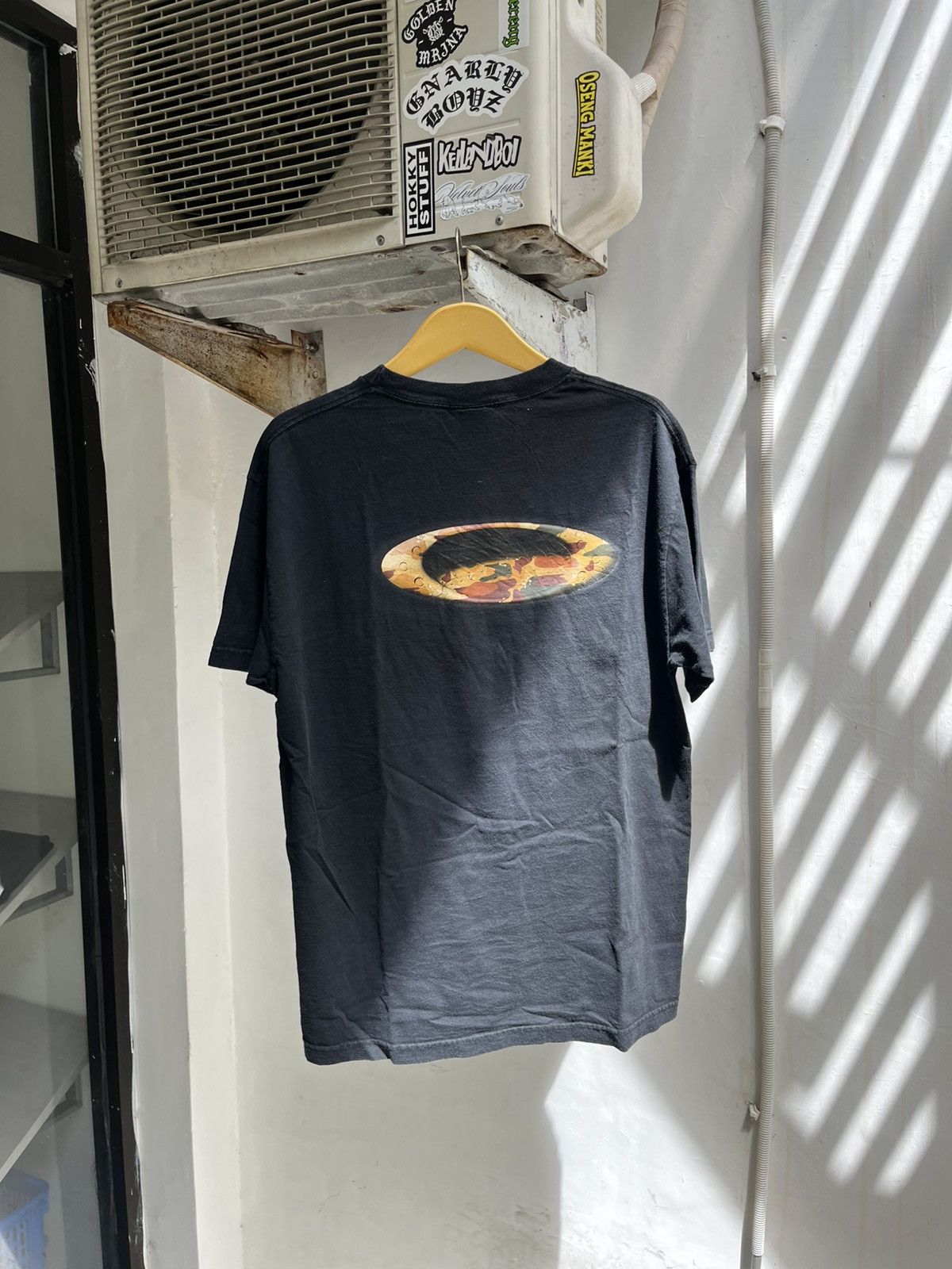Oakley Vintage Oakley t shirt camo Size US L / EU 52-54 / 3 - 1 Thumbnail