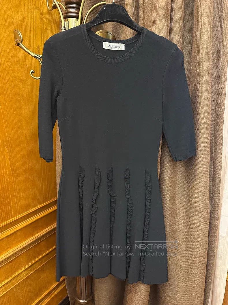 Valentino Valentino Black dress Size S / US 4 / IT 40 - 1 Thumbnail