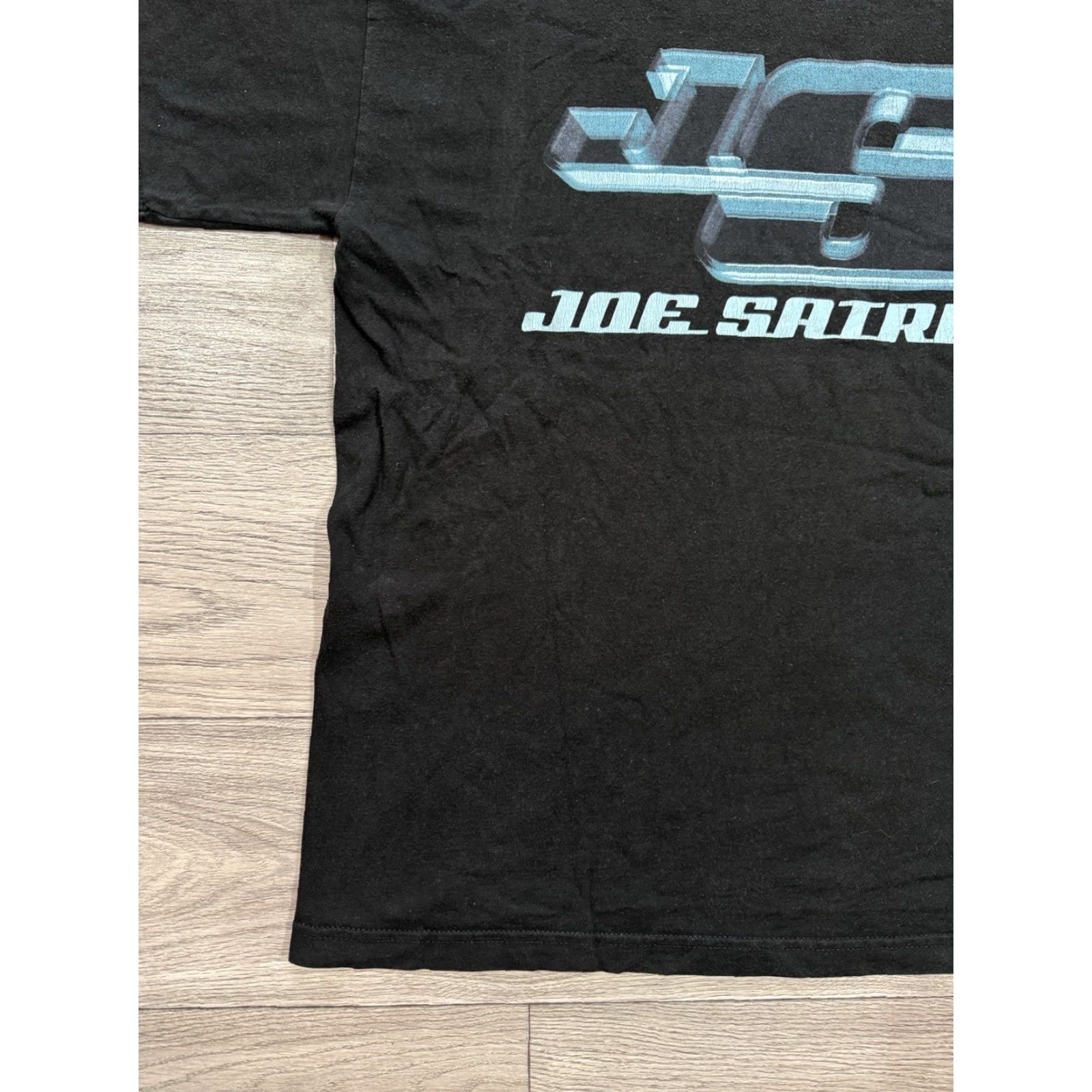 Fruit Of The Loom VINTAGE Joe Satriani Strange Beautiful Tour 2002 Black T-Shirt XL Mens Short Sleeve FXOFOT Loom Shirt Size US XL / EU 56 / 4 - 4 Thumbnail