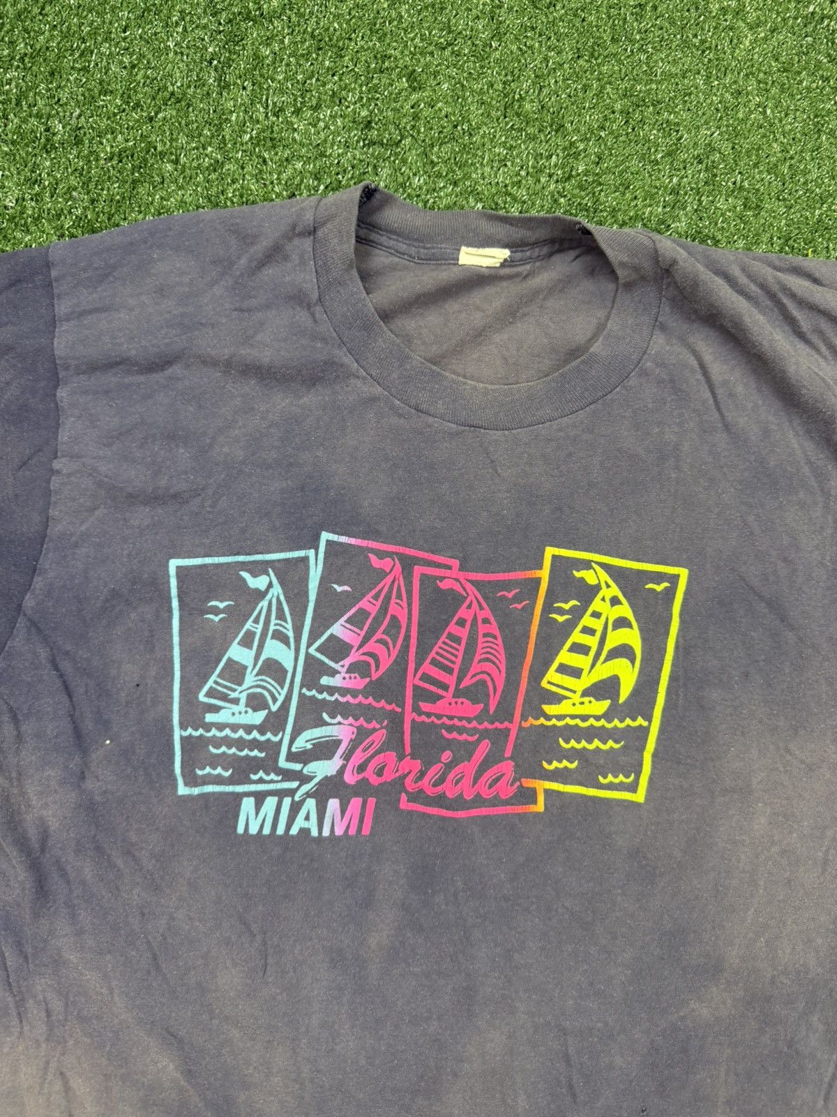 Vintage True vintage 1960s Miami Florida black t-shirt faded Size US XL / EU 56 / 4 - 2 Thumbnail