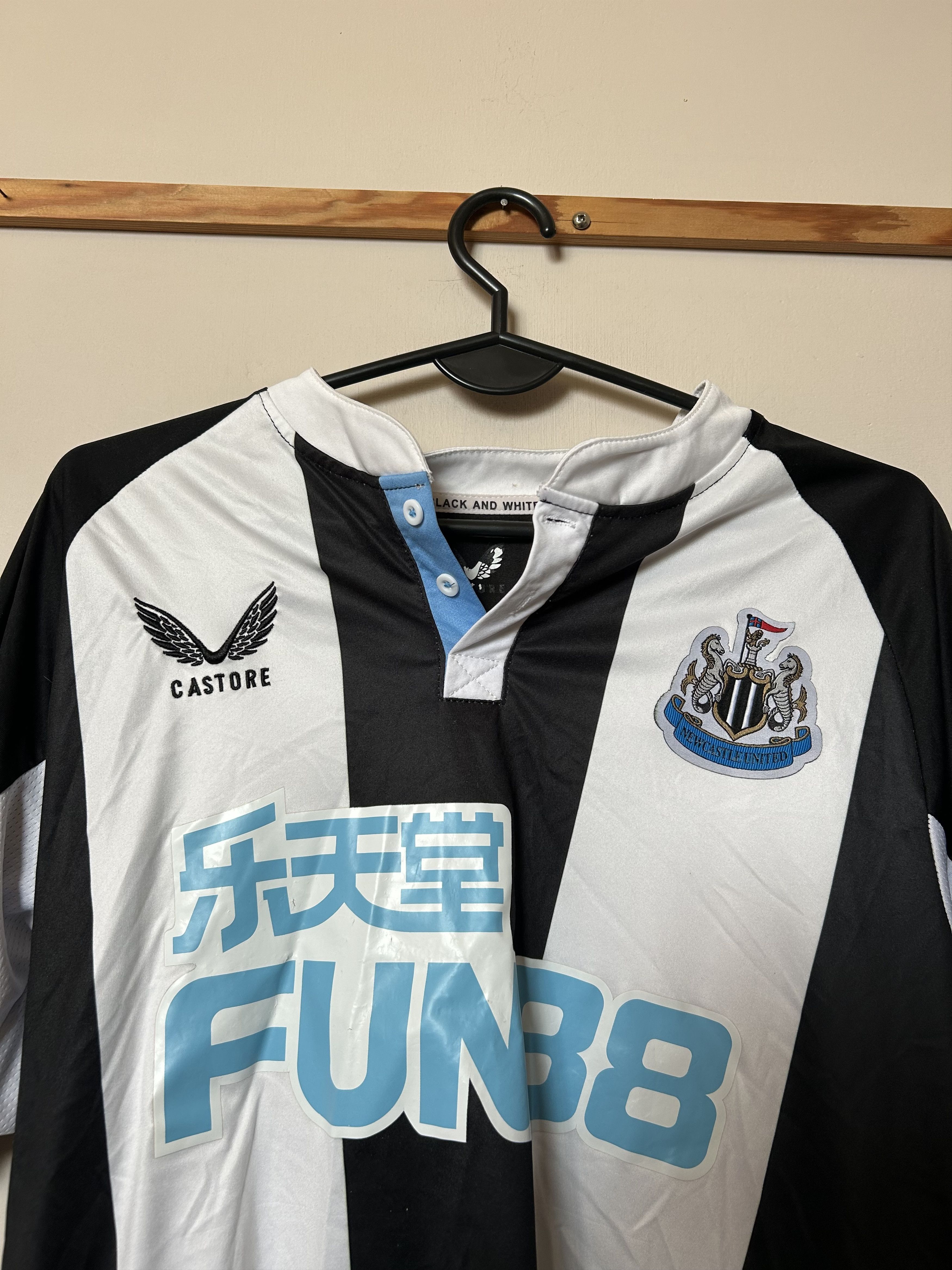 Castore NEWCASTLE UNITED FC 2021 - 2022 Castore - L/XL - UNIQUE Size US L / EU 52-54 / 3 - 4 Thumbnail