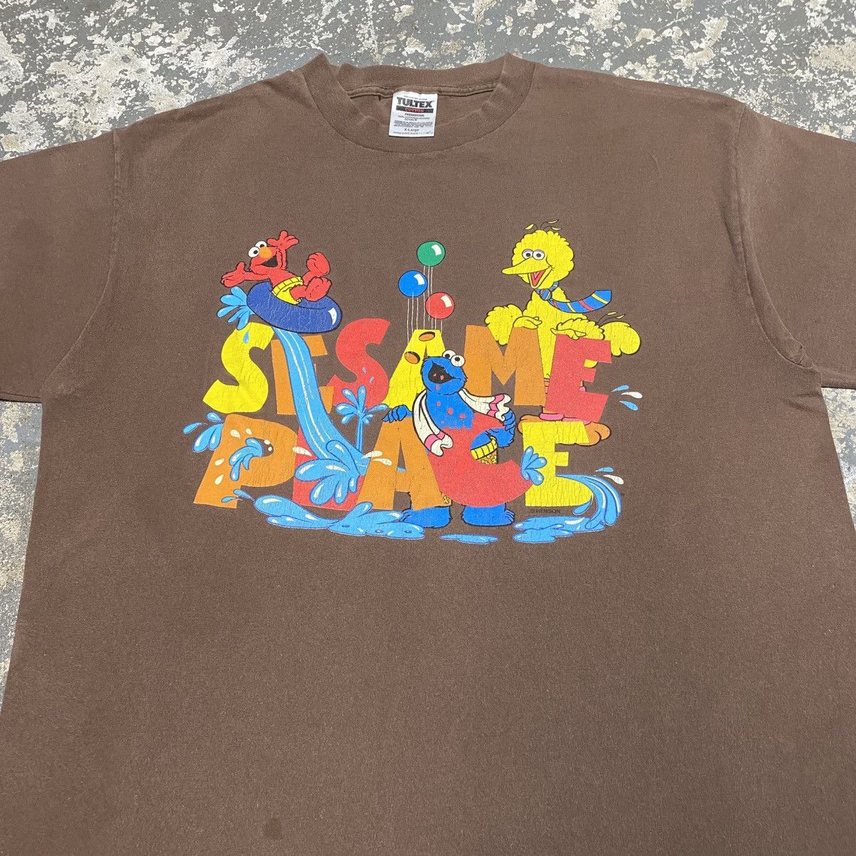 Vintage Vintage Sesame Street Sesame Place Brown Faded 90s Tshirt Size US XL / EU 56 / 4 - 6 Thumbnail