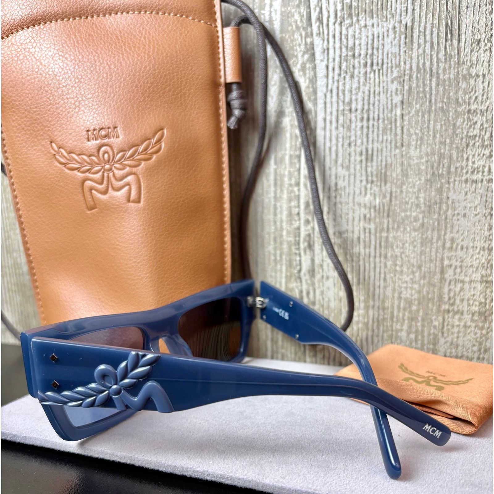 MCM NEW MCM Luxury Sunglasses w/ Side-body Case - MW0014 Size ONE SIZE - 2 Thumbnail