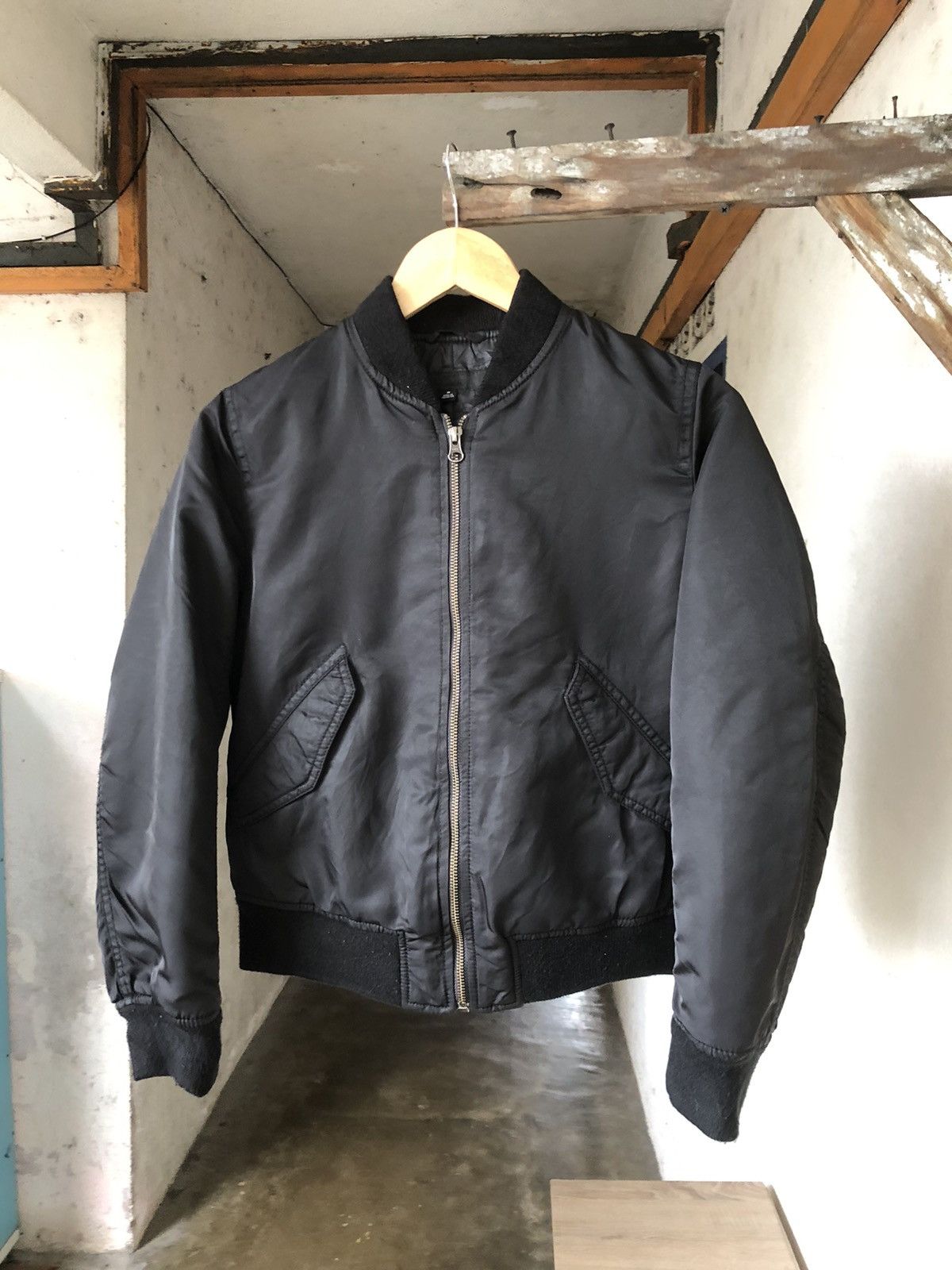 Japanese Brand 🏴 Vintage Uniqlo Black Minimalist Bomber Jacket Size M / US 6-8 / IT 42-44 - 6 Thumbnail