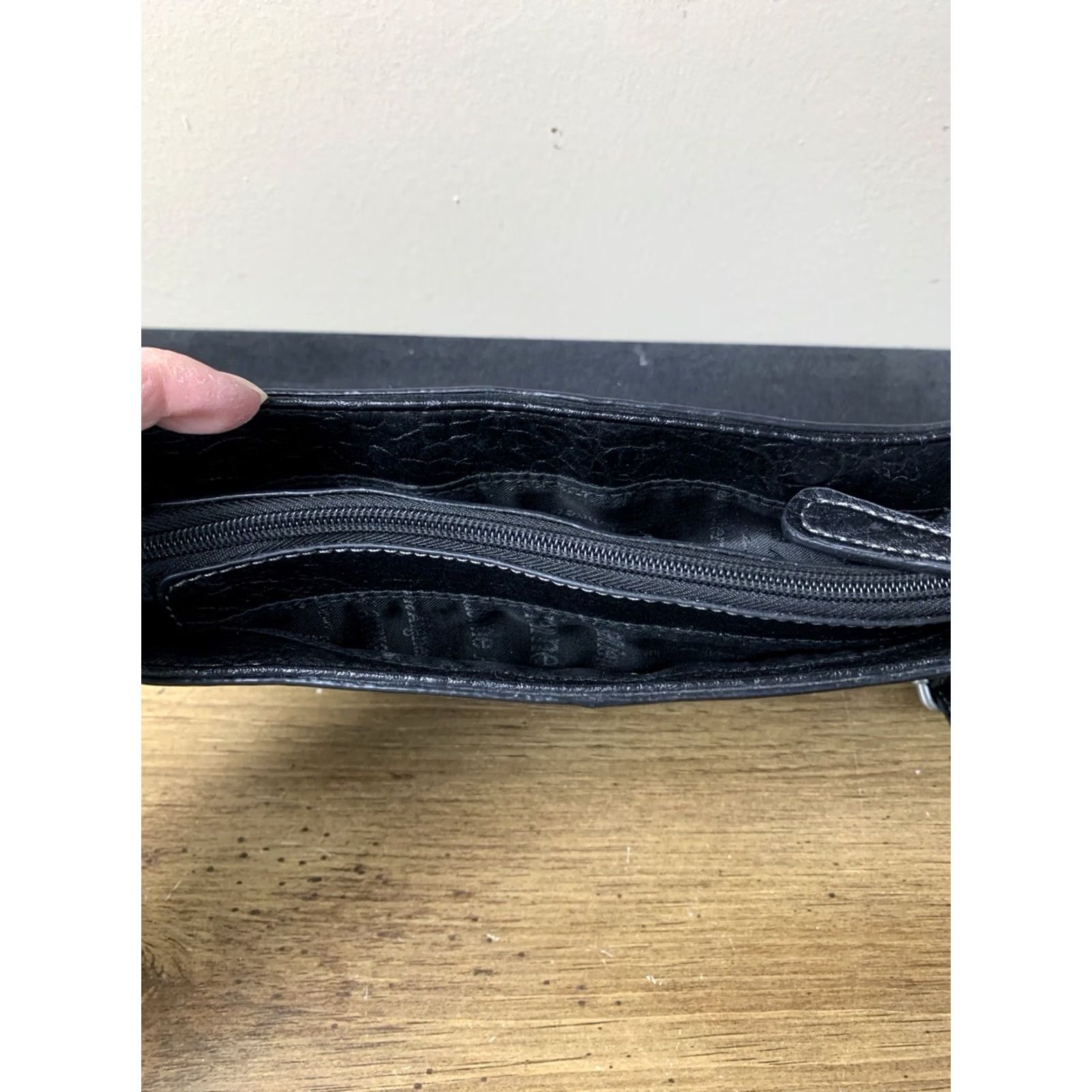 Etienne Aigner Etienne Aigner Shoulder Bag Leather Black Purse Handbag Buckle Snap Size ONE SIZE - 4 Thumbnail