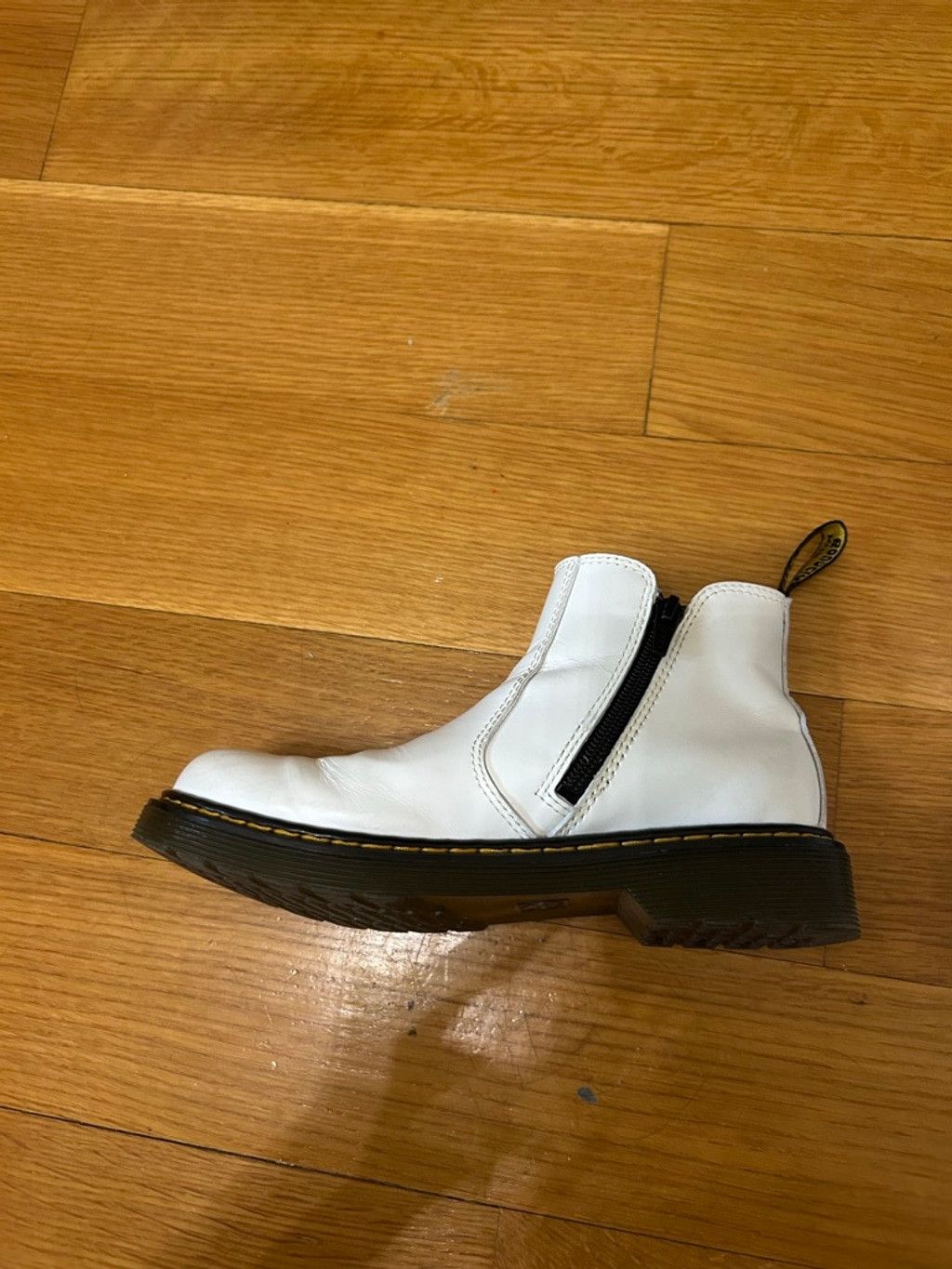 Dr. Martens Dr. Marten YOUTH 2976 LEATHER CHELSEA BOOTS Size US 4 / IT 34 - 11 Thumbnail