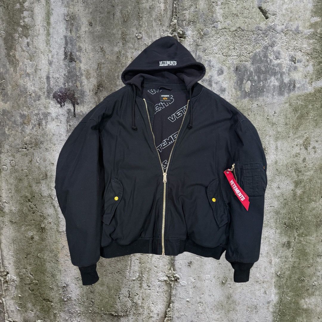 Alpha Industries × Vetements FW18 Vetements Alpha Industries Emoji Bomber Size US S / EU 44-46 / 1 - 1 Thumbnail