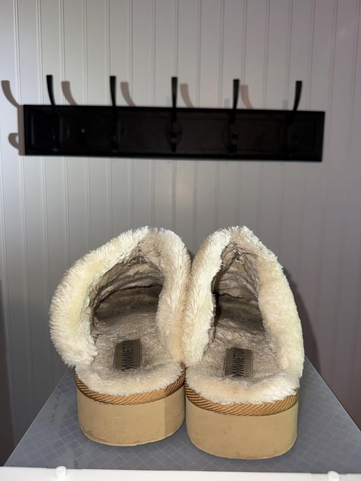 Minnetonka Minnetonka Women's Suede Shearling Lined Slip-On Slippers Size US 8 / IT 38 - 2 Thumbnail