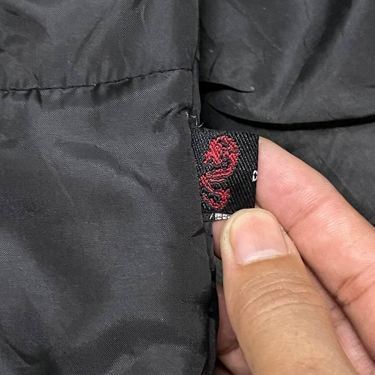 Dogtown Vtg Dogtown Black Dragon Puffer Fur Jacket Detachable Hood Size US L / EU 52-54 / 3 - 7 Thumbnail