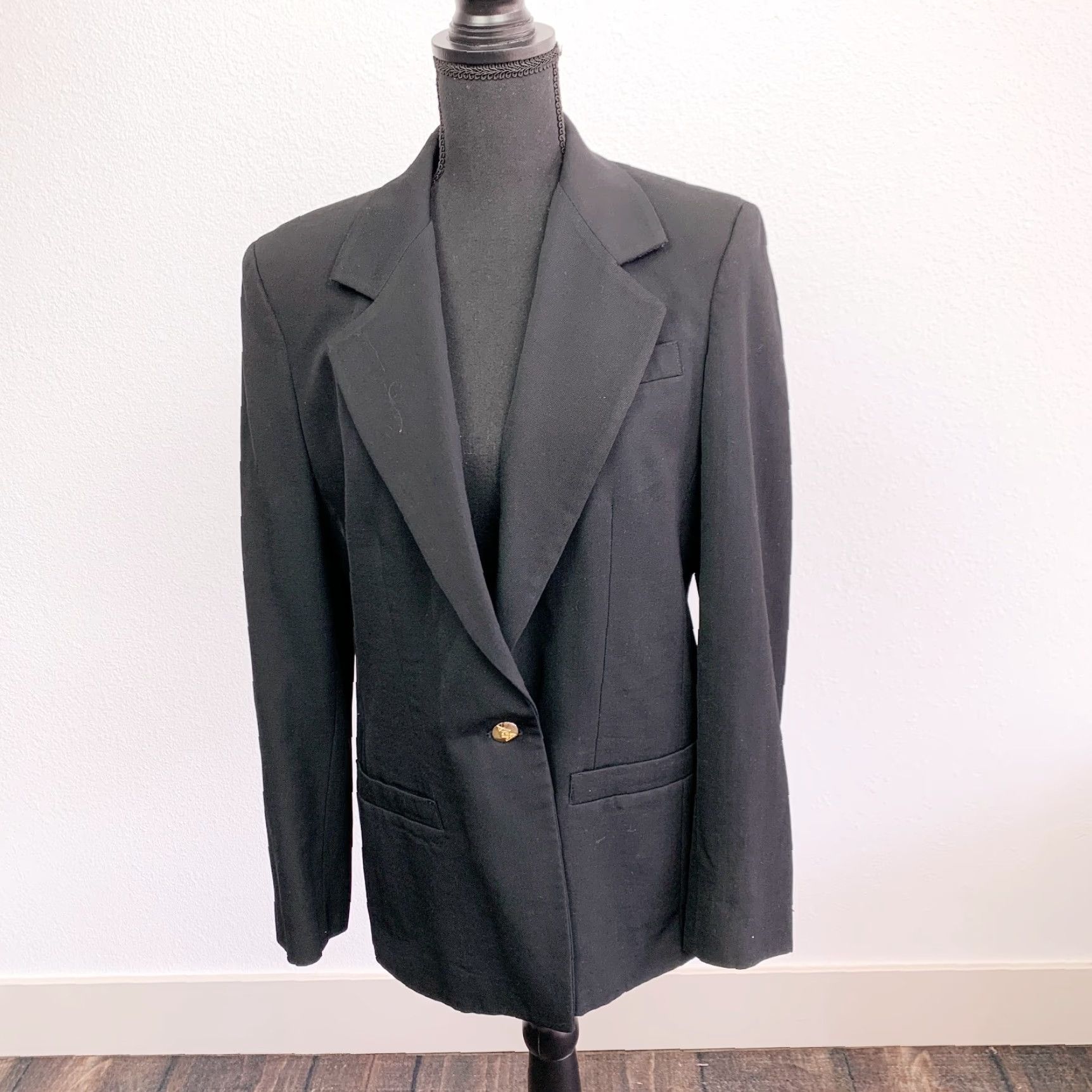 Austin Reed Vintage Austin Reed Black Worsted Wool Blazer One Button London New York Women 6 Blazer Wool 1980s Womens Size M / US 6-8 / IT 42-44 - 2 Thumbnail