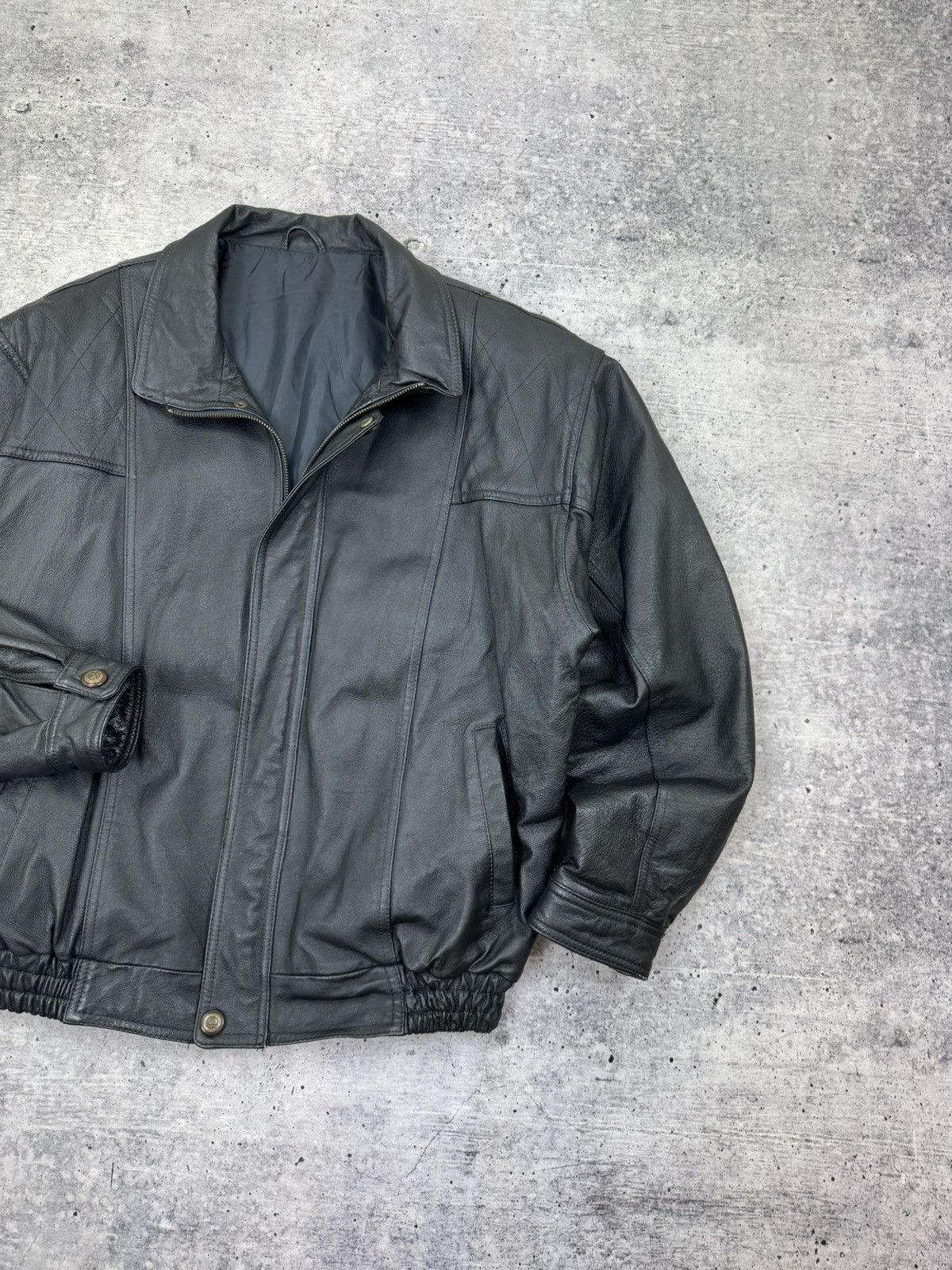 Vintage Vintage Genuine Leather Classic Bomber Leather Jacket Size L Size US L / EU 52-54 / 3 - 3 Thumbnail