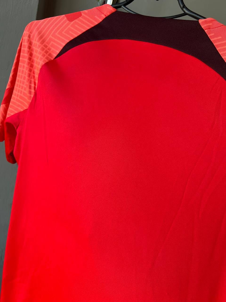 Nike 2022/23 LIVERPOOL TRAINING SOCCER FOOTBALL SET JERSEY SHORTS Size US S / EU 44-46 / 1 - 18 Thumbnail