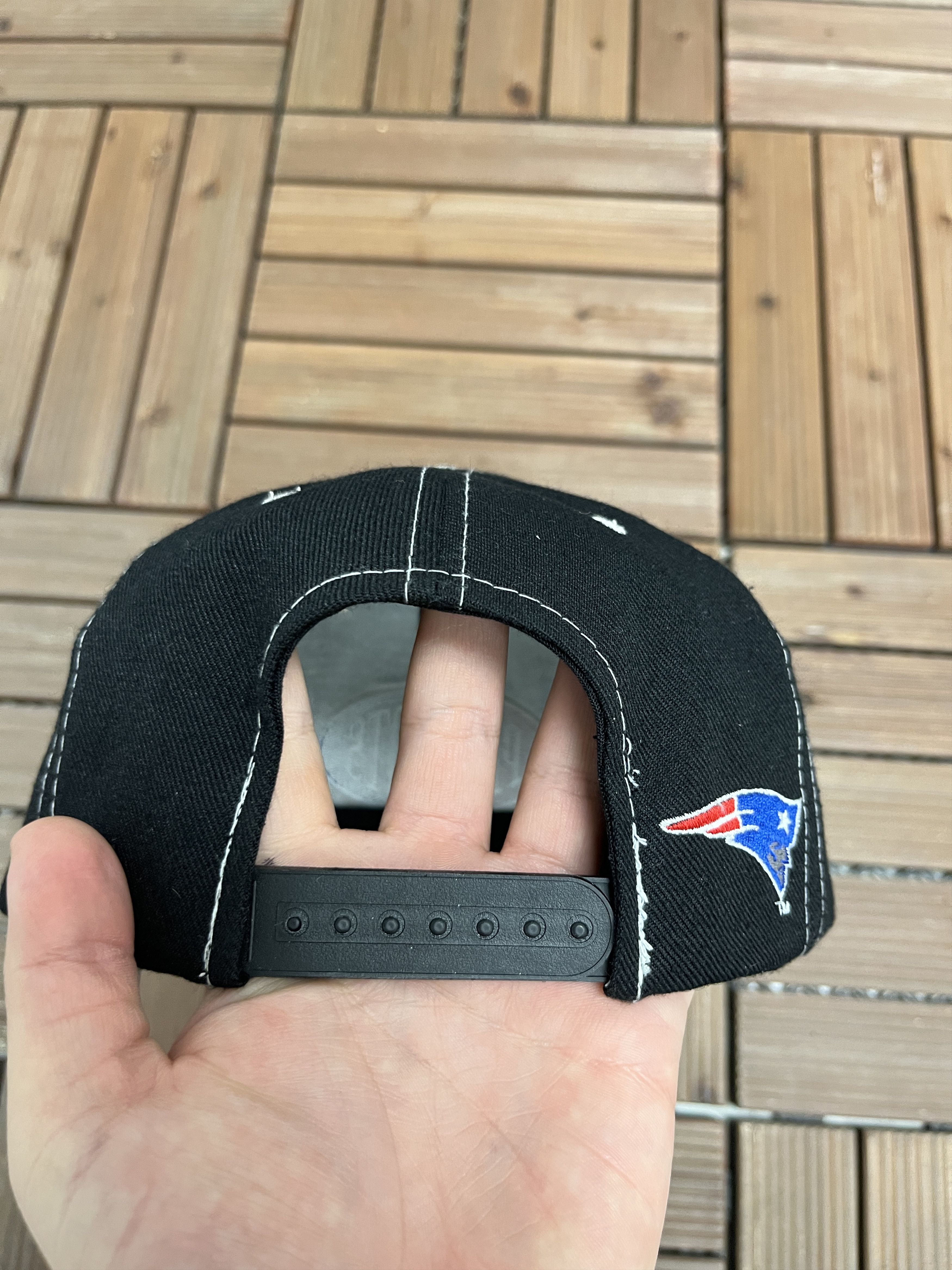 Vintage New England Patriots Embroidered Vintage Snap Back Hat Size ONE SIZE - 5 Thumbnail