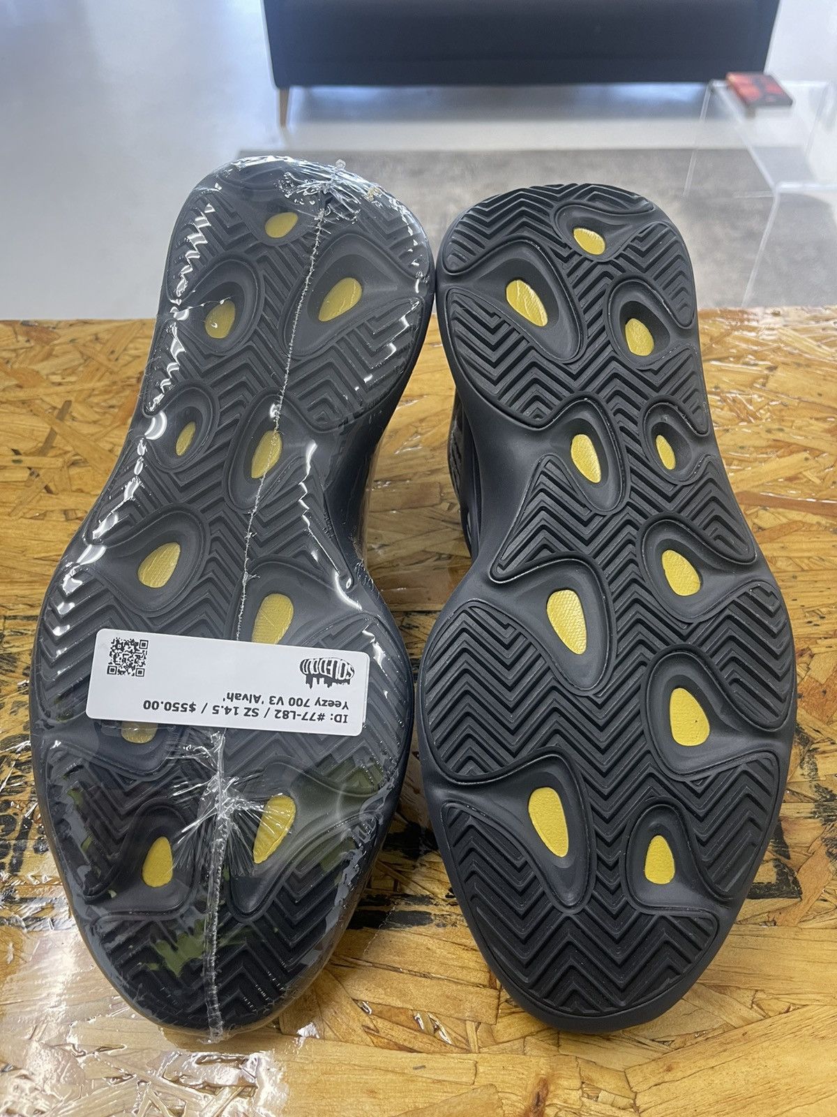 Adidas Yeezy 700 V3 Alvah (14.5) Size US 14 / EU 47 - 4 Thumbnail